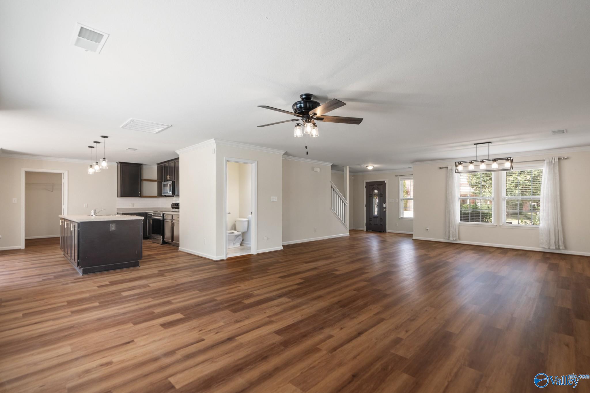 222 Laramie Circle NW
