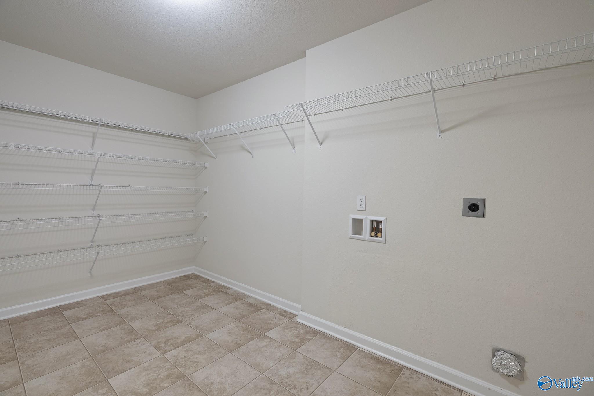 222 Laramie Circle NW