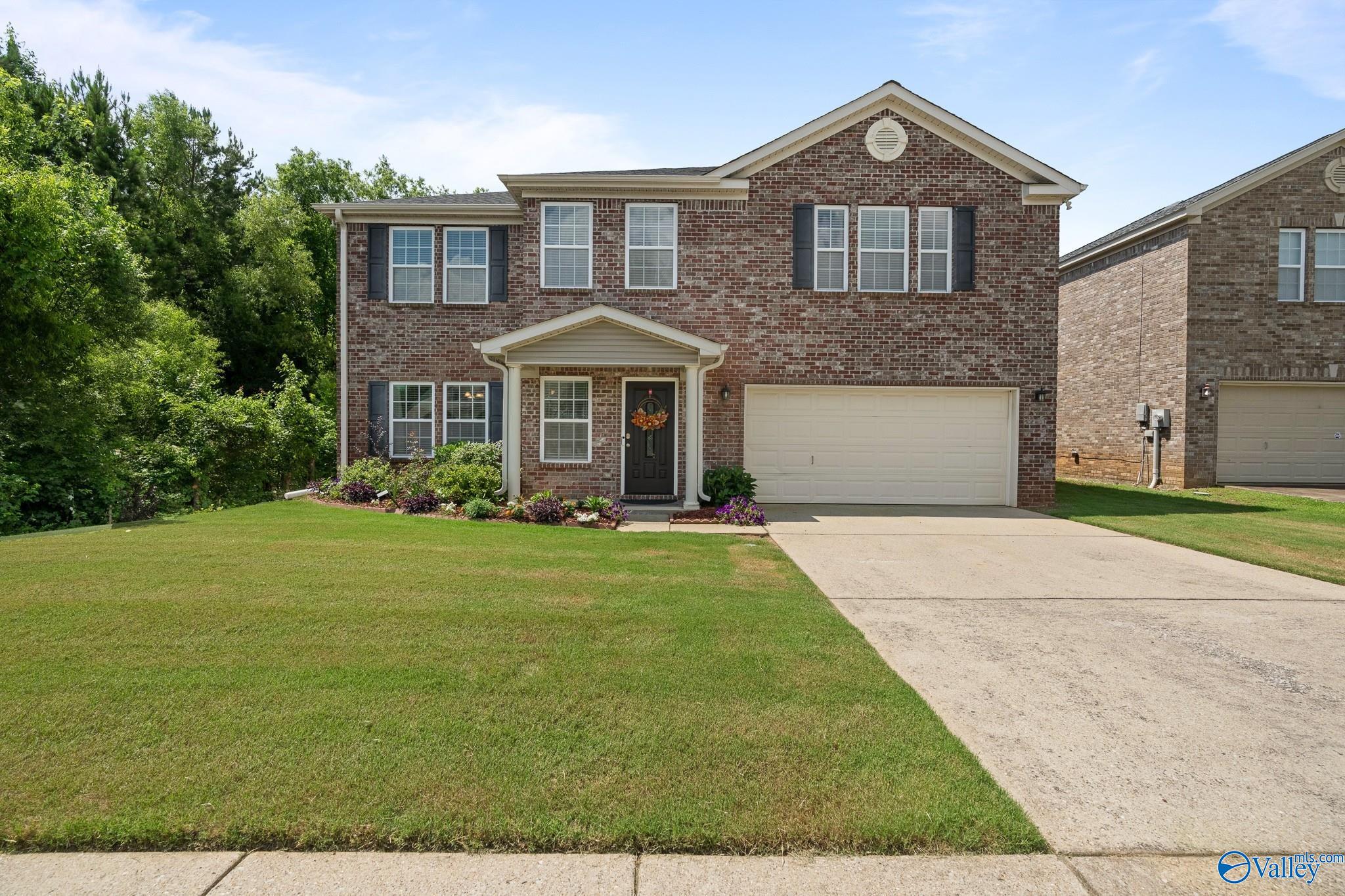222 Laramie Circle NW