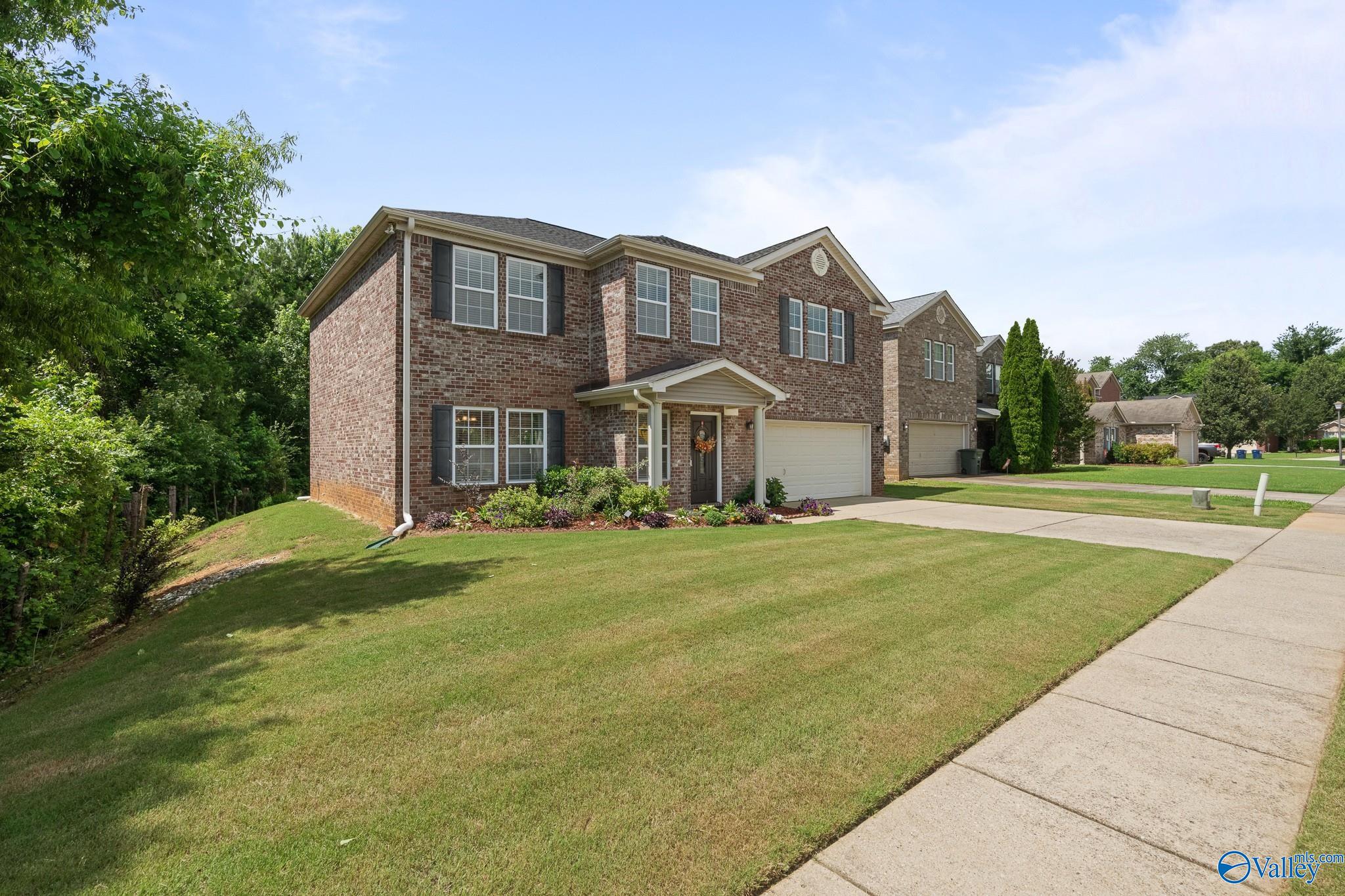 222 Laramie Circle NW
