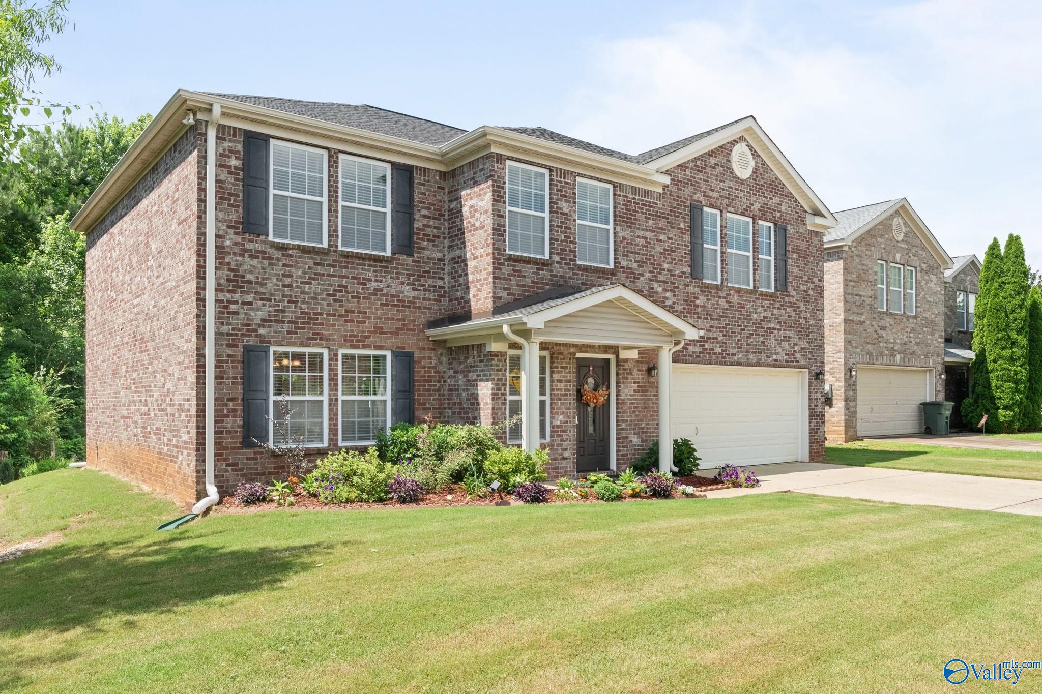222 Laramie Circle NW