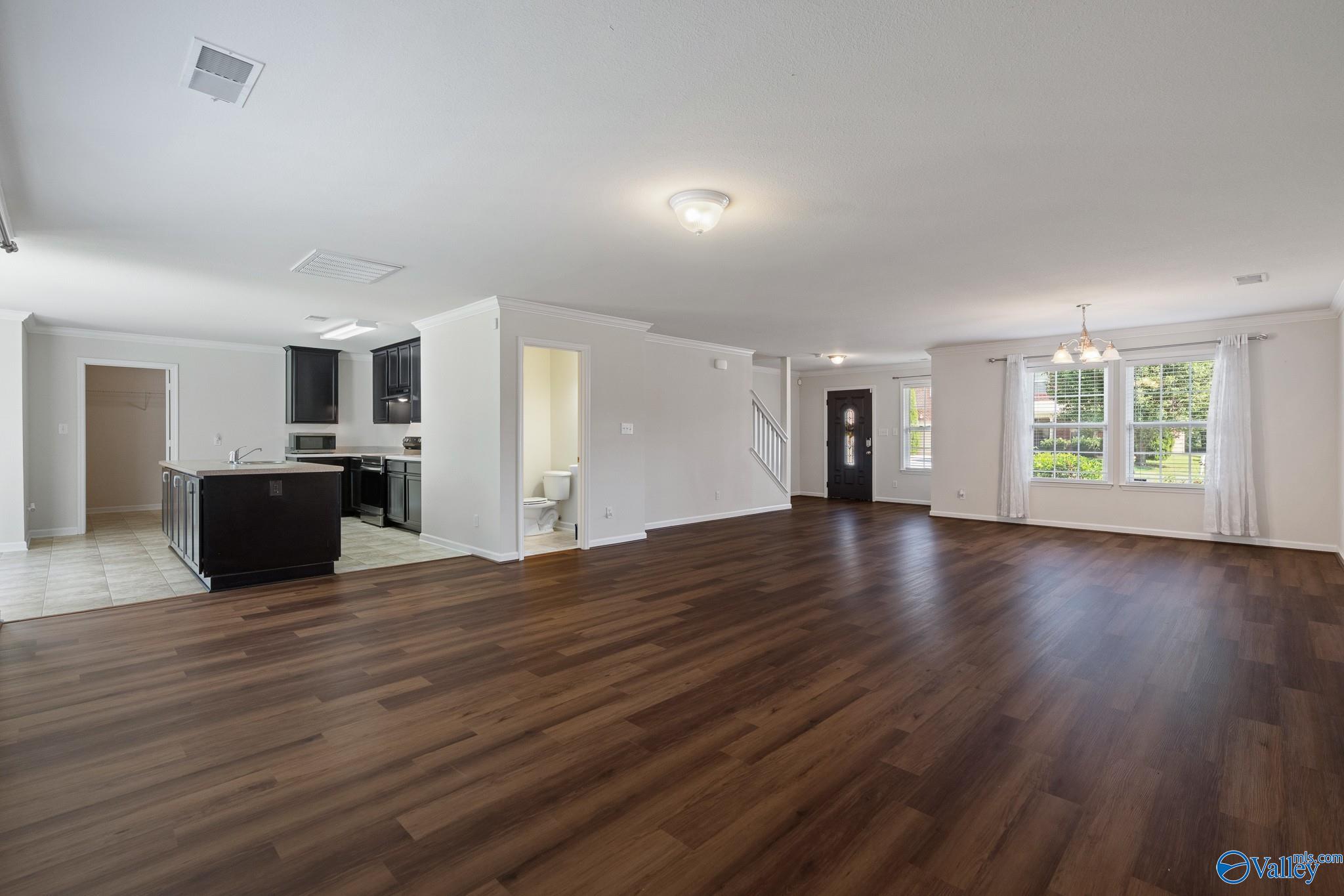 222 Laramie Circle NW