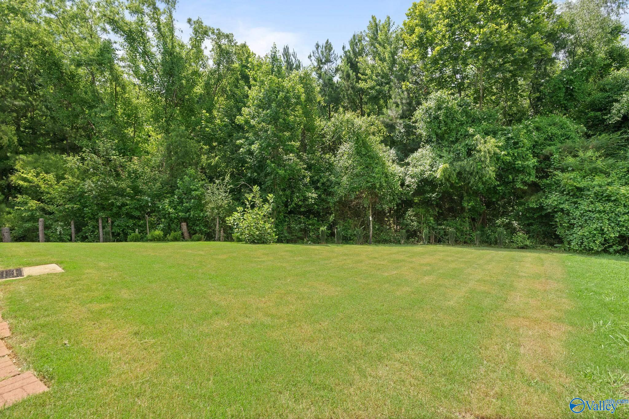 222 Laramie Circle NW