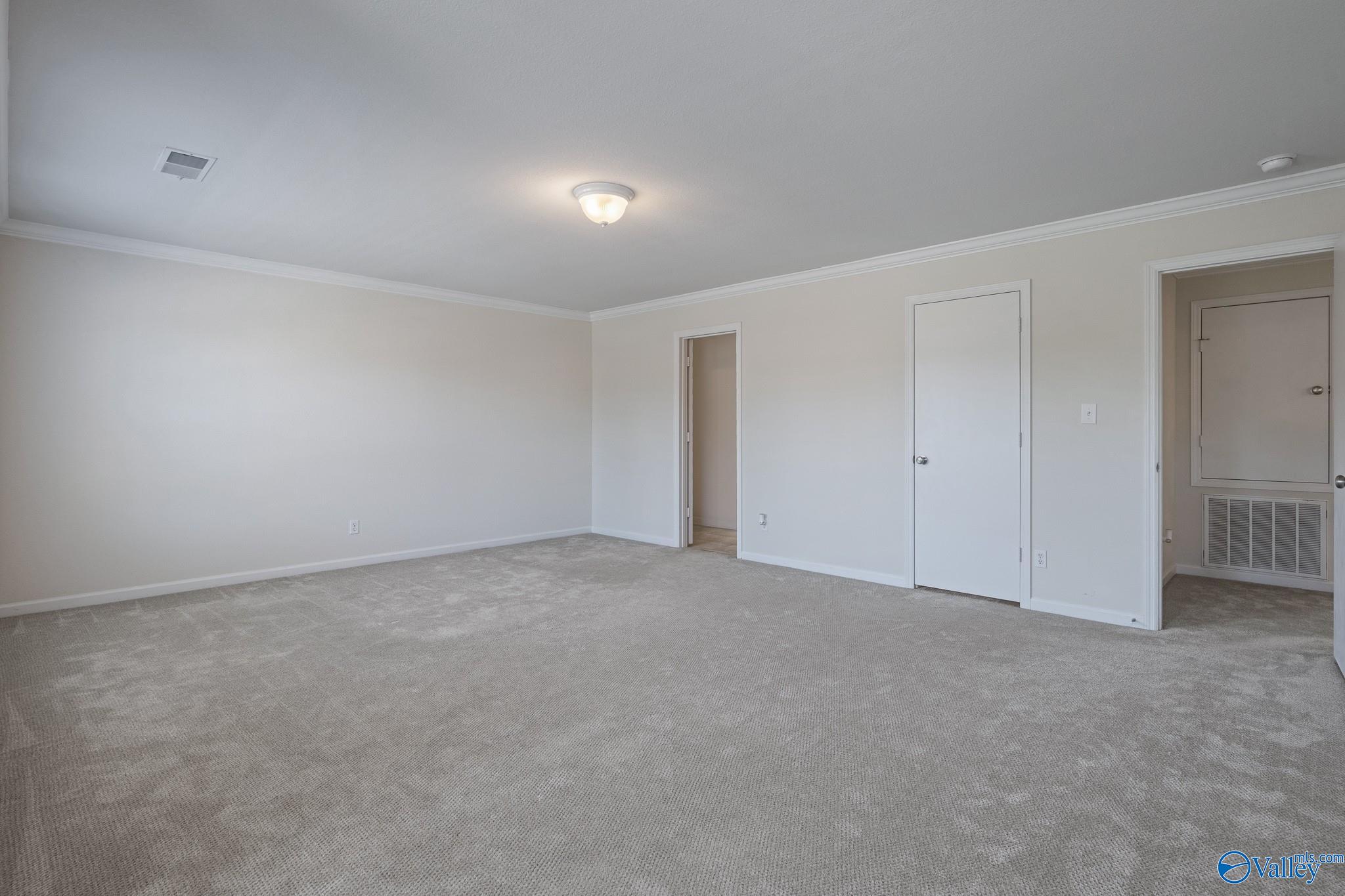 222 Laramie Circle NW
