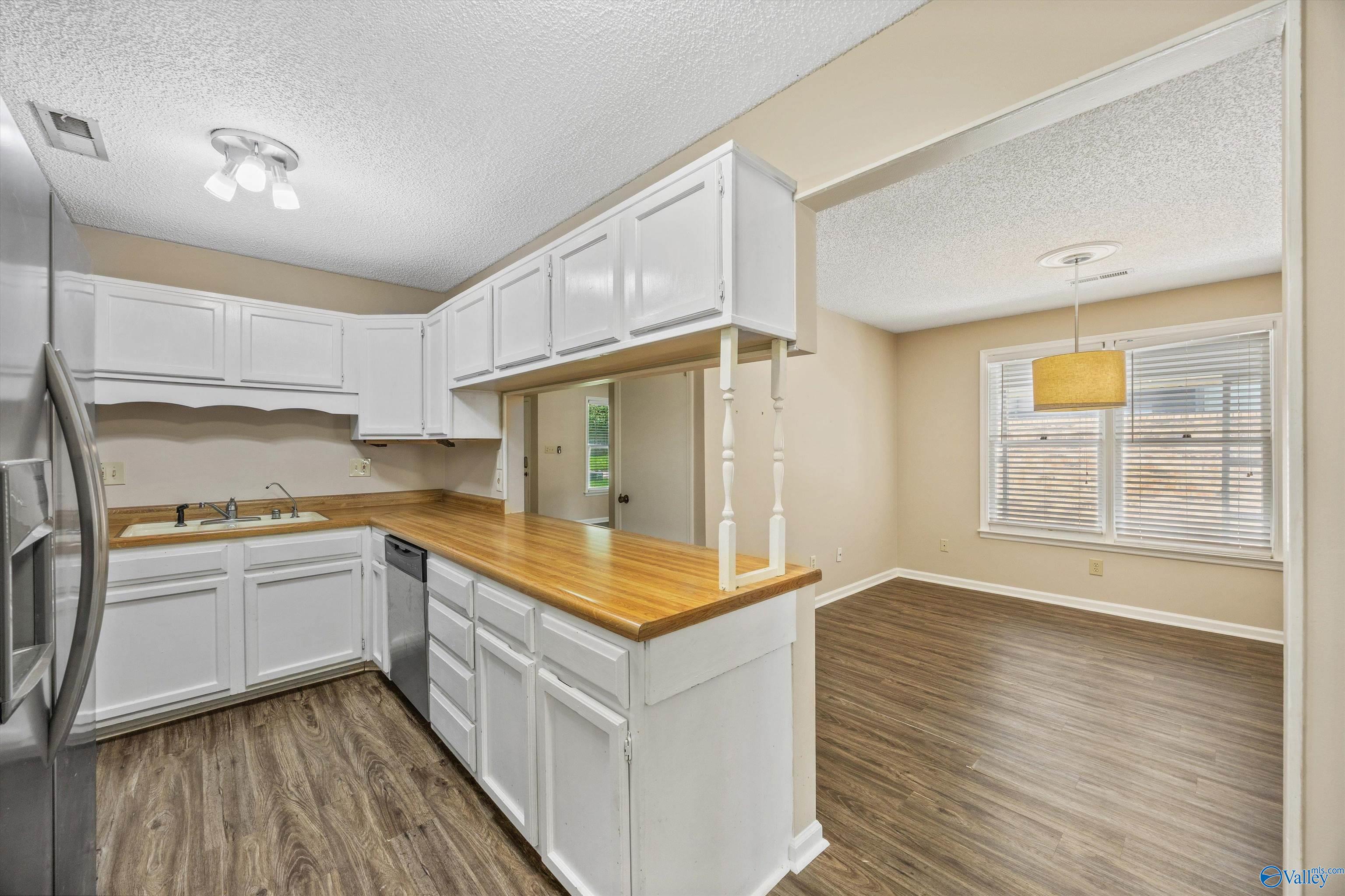 335 Chateau Drive SW