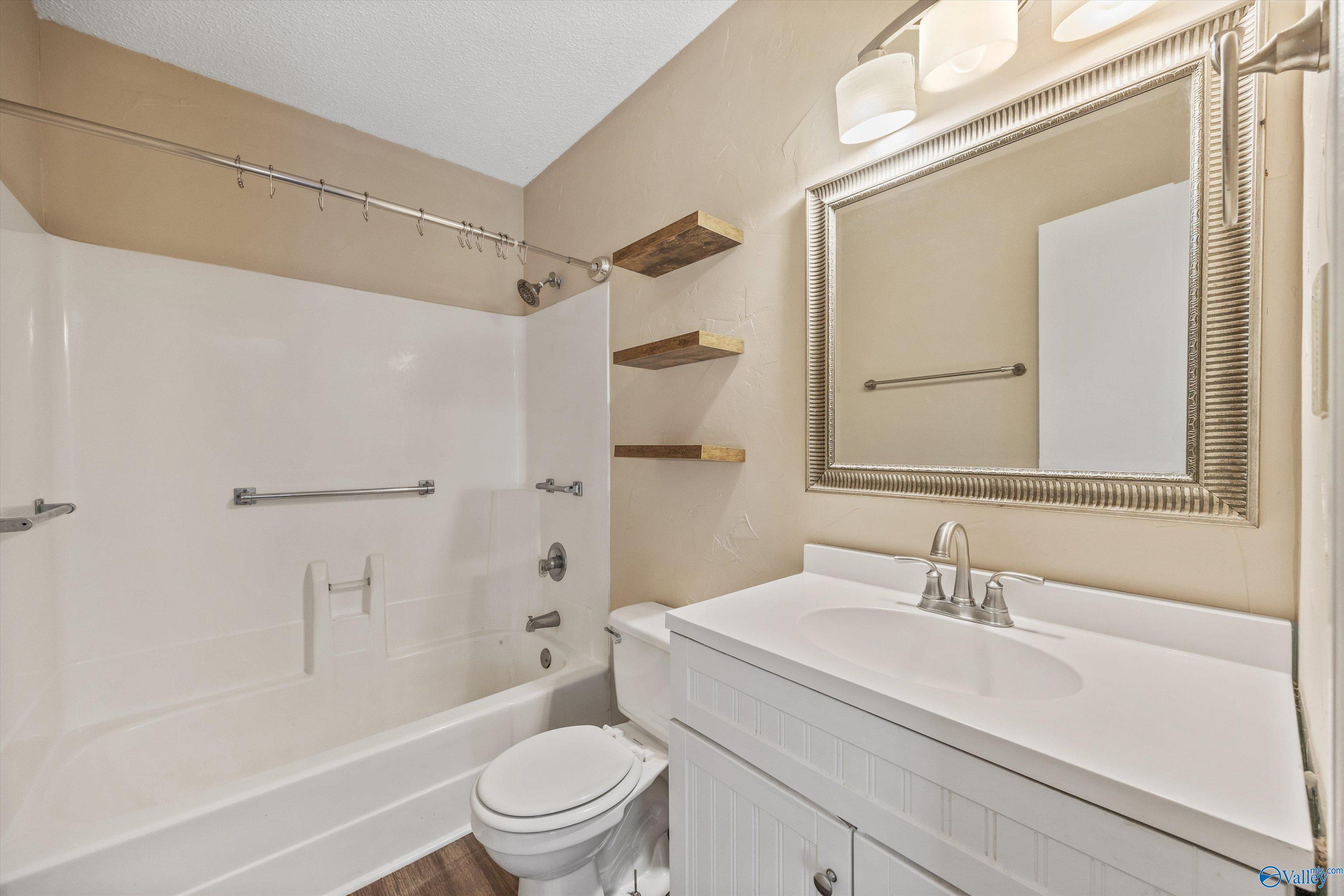 335 Chateau Drive SW