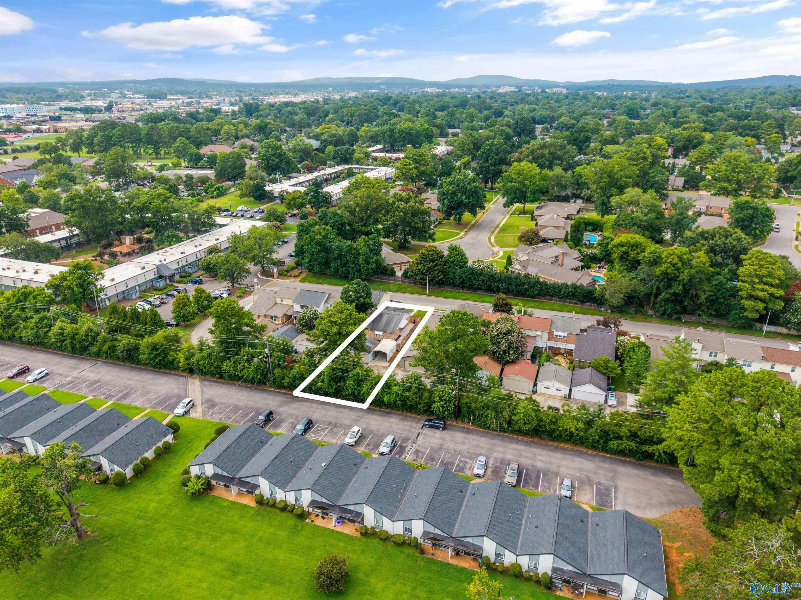 335 Chateau Drive SW