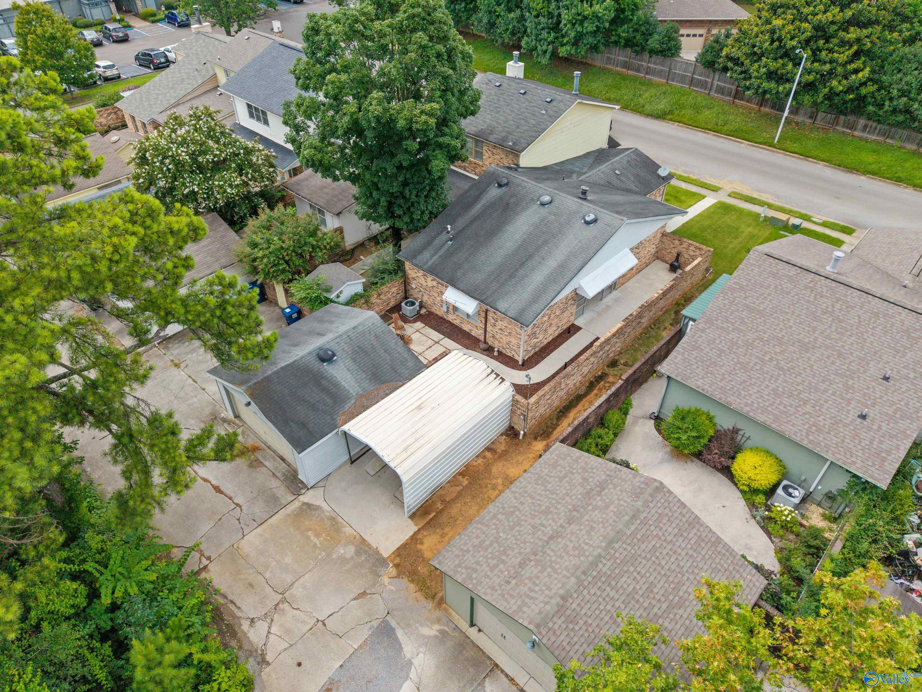 335 Chateau Drive SW