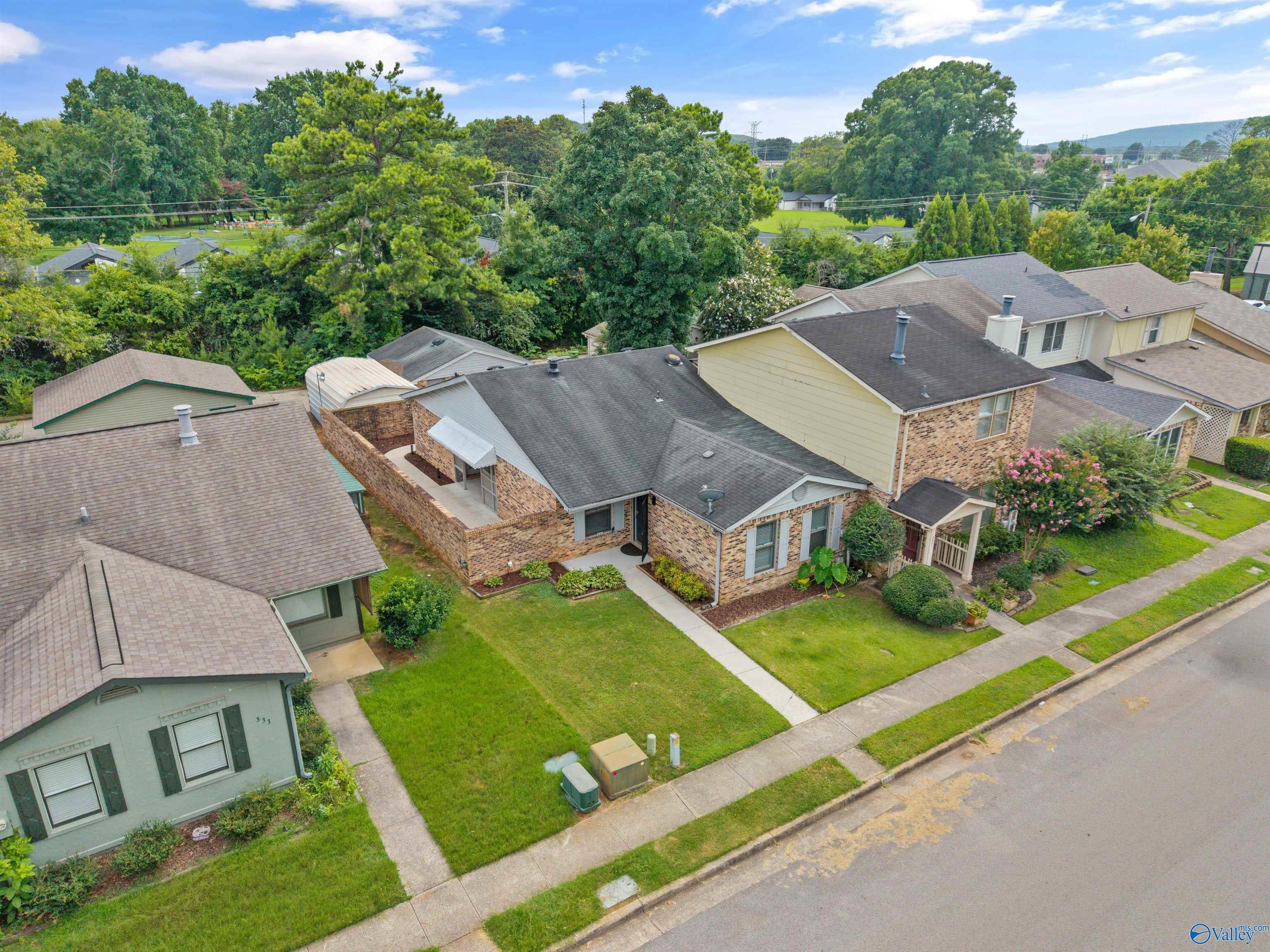 335 Chateau Drive SW