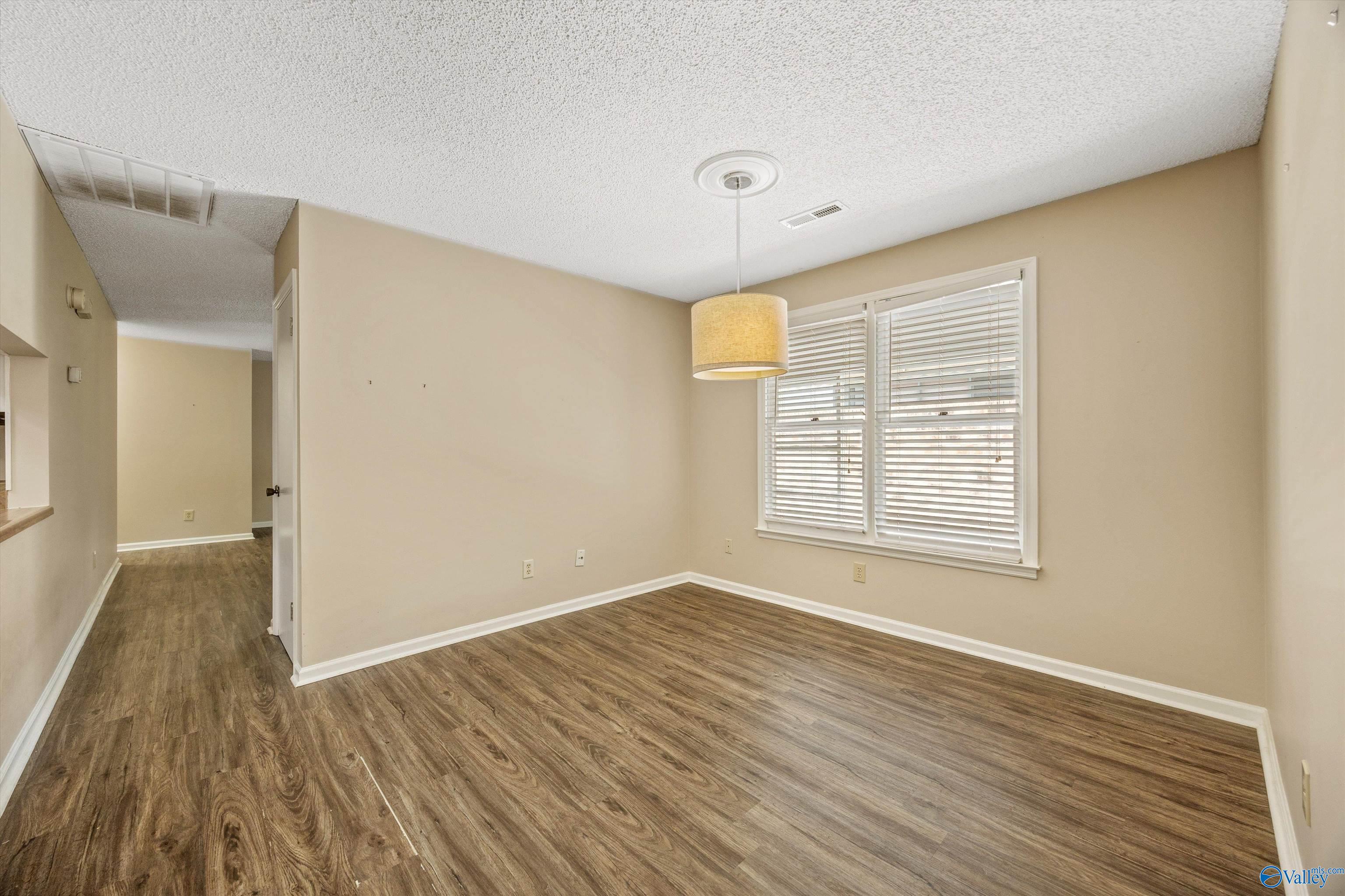335 Chateau Drive SW