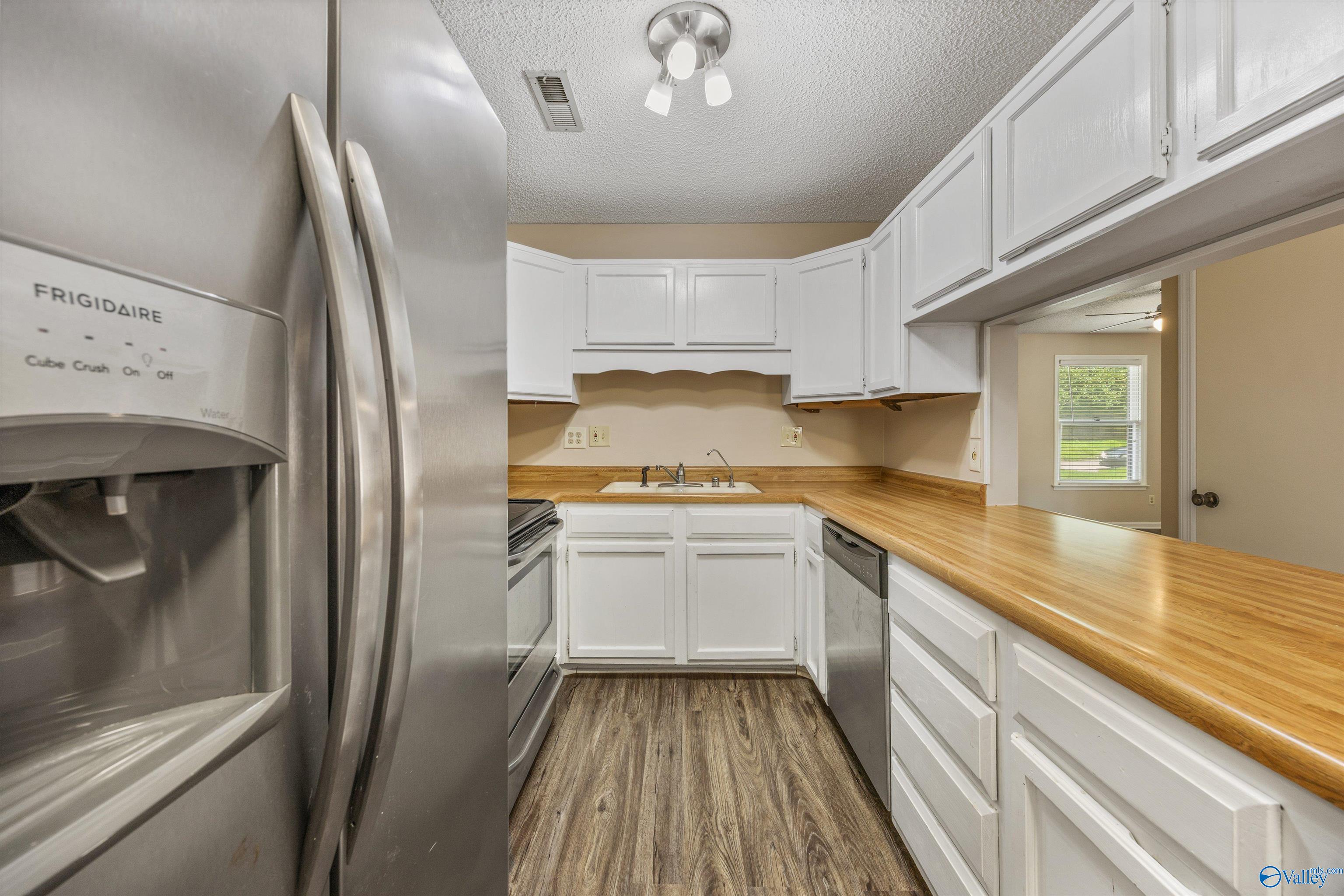 335 Chateau Drive SW