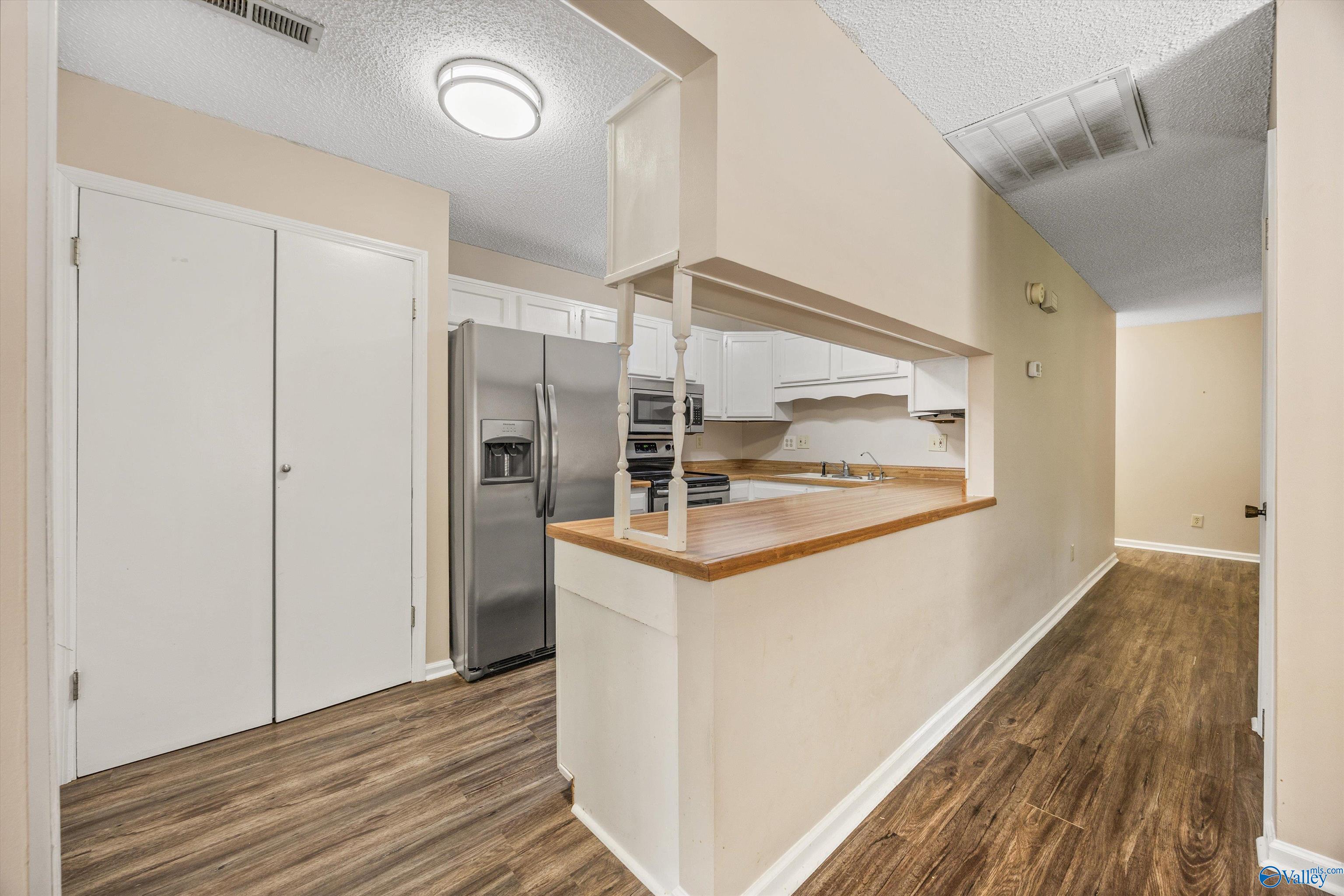 335 Chateau Drive SW