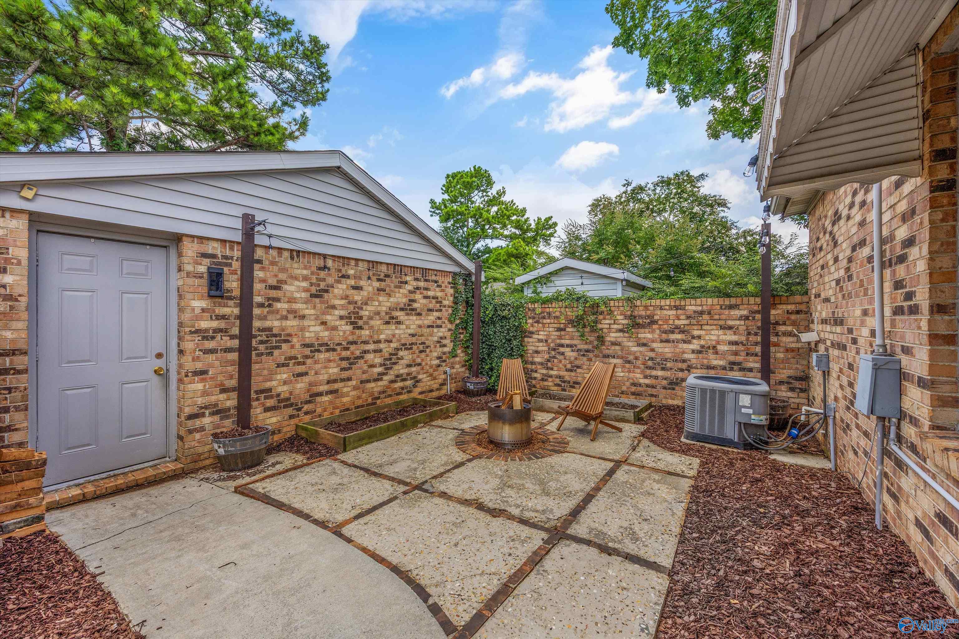 335 Chateau Drive SW