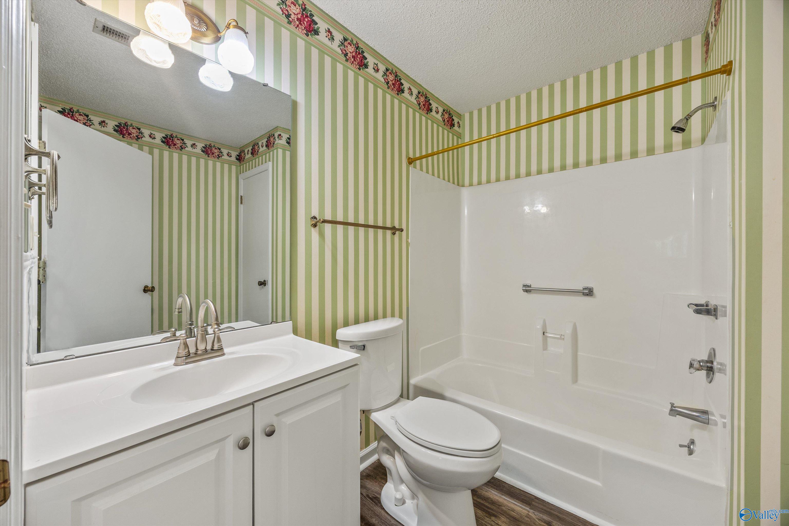 335 Chateau Drive SW