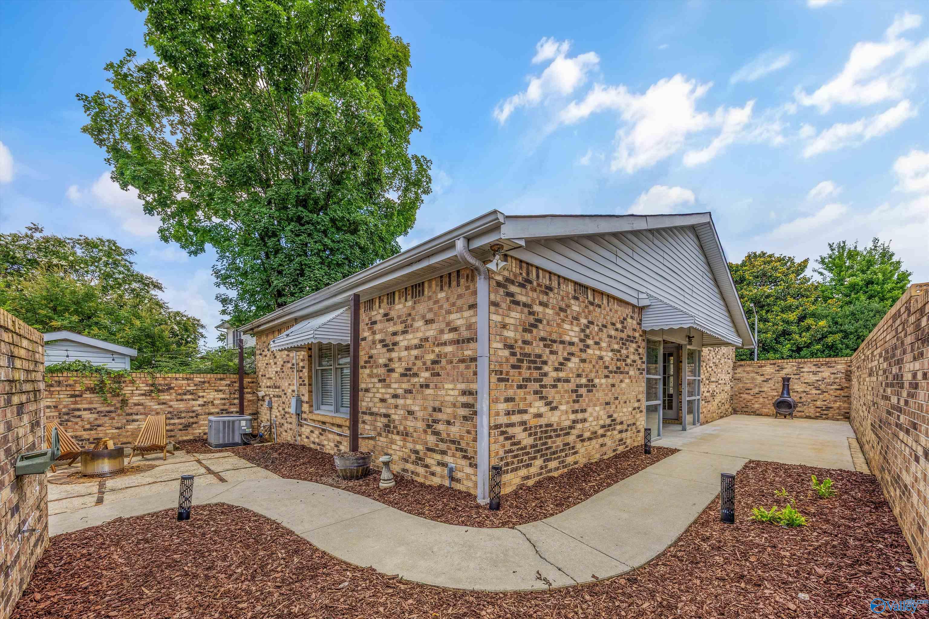 335 Chateau Drive SW