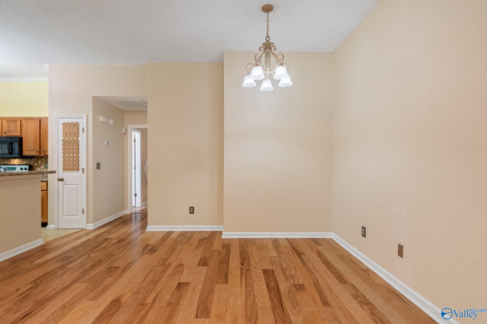 180 Briargate Lane