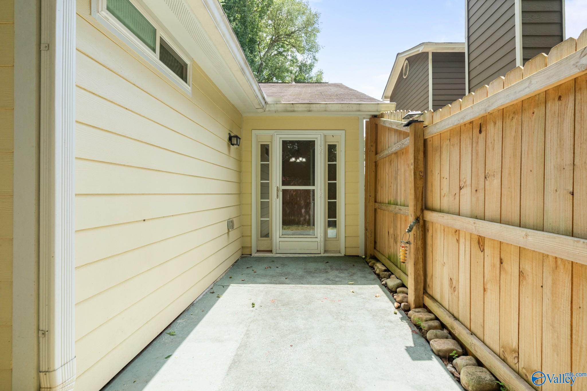180 Briargate Lane