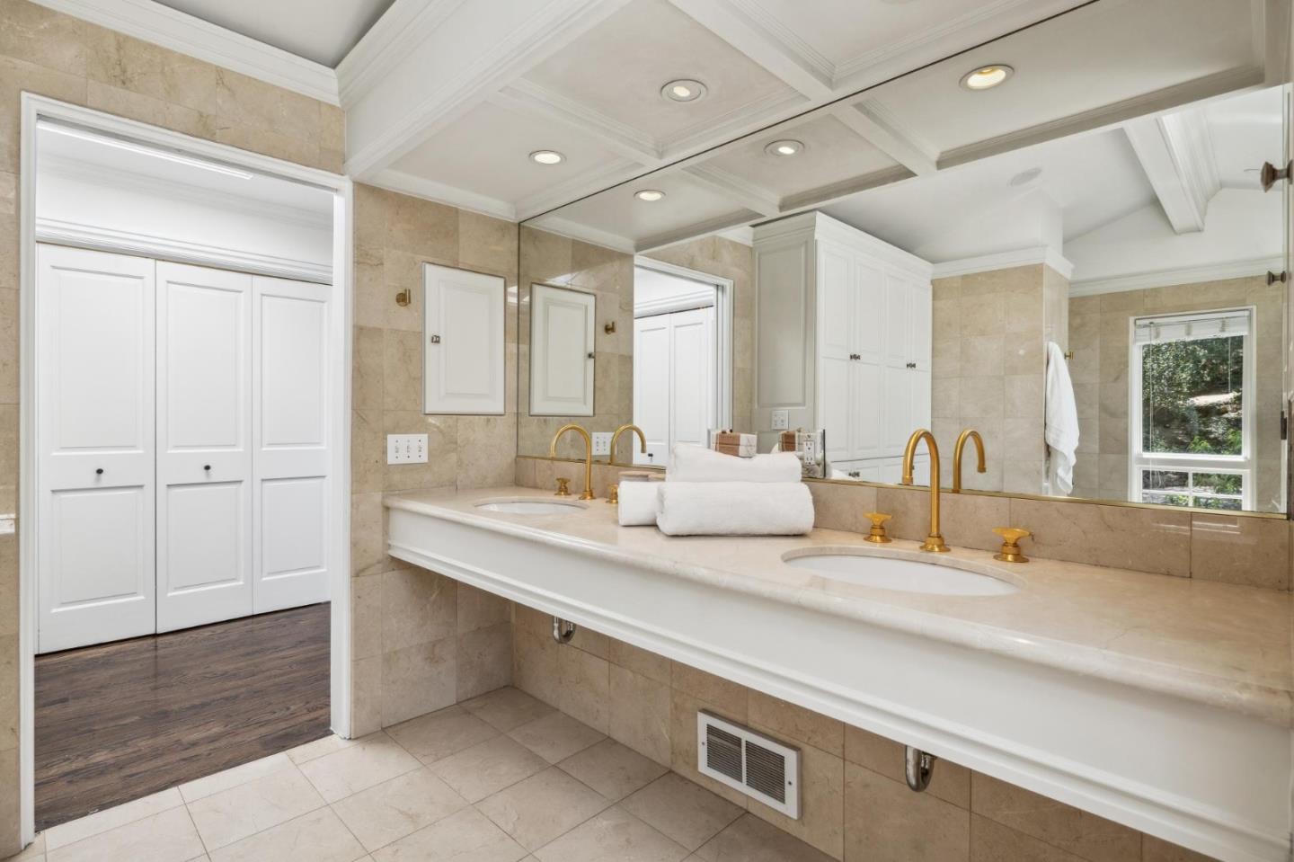138 Bolivar LN