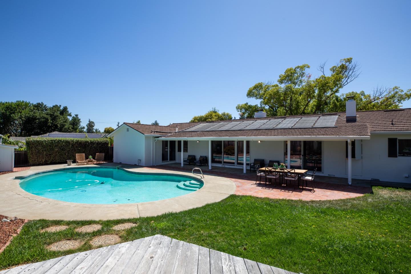 841 Carnation CT