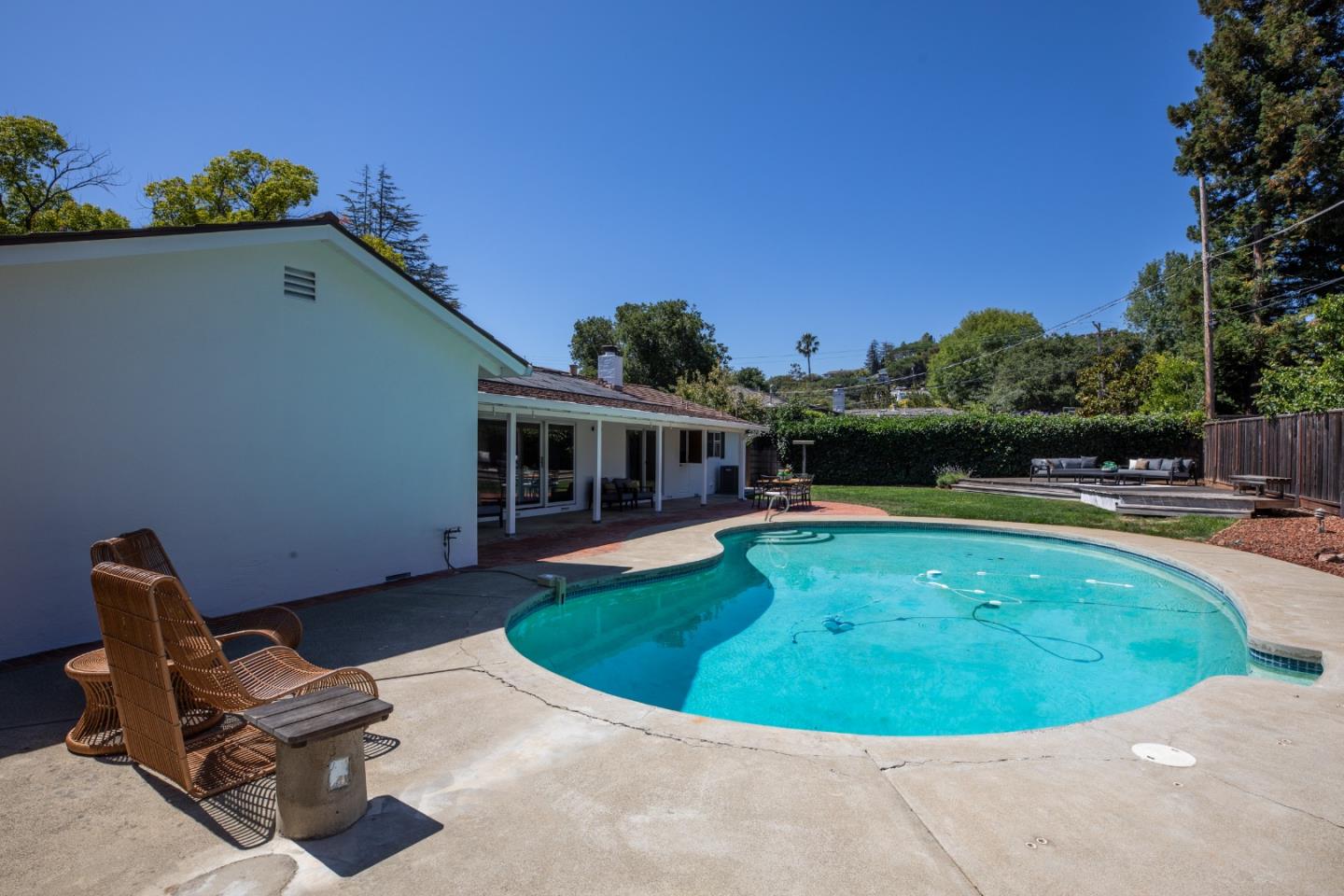 841 Carnation CT