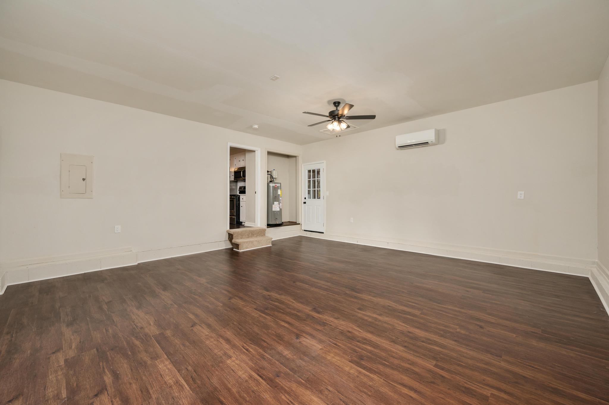 1232 Redwood Ln