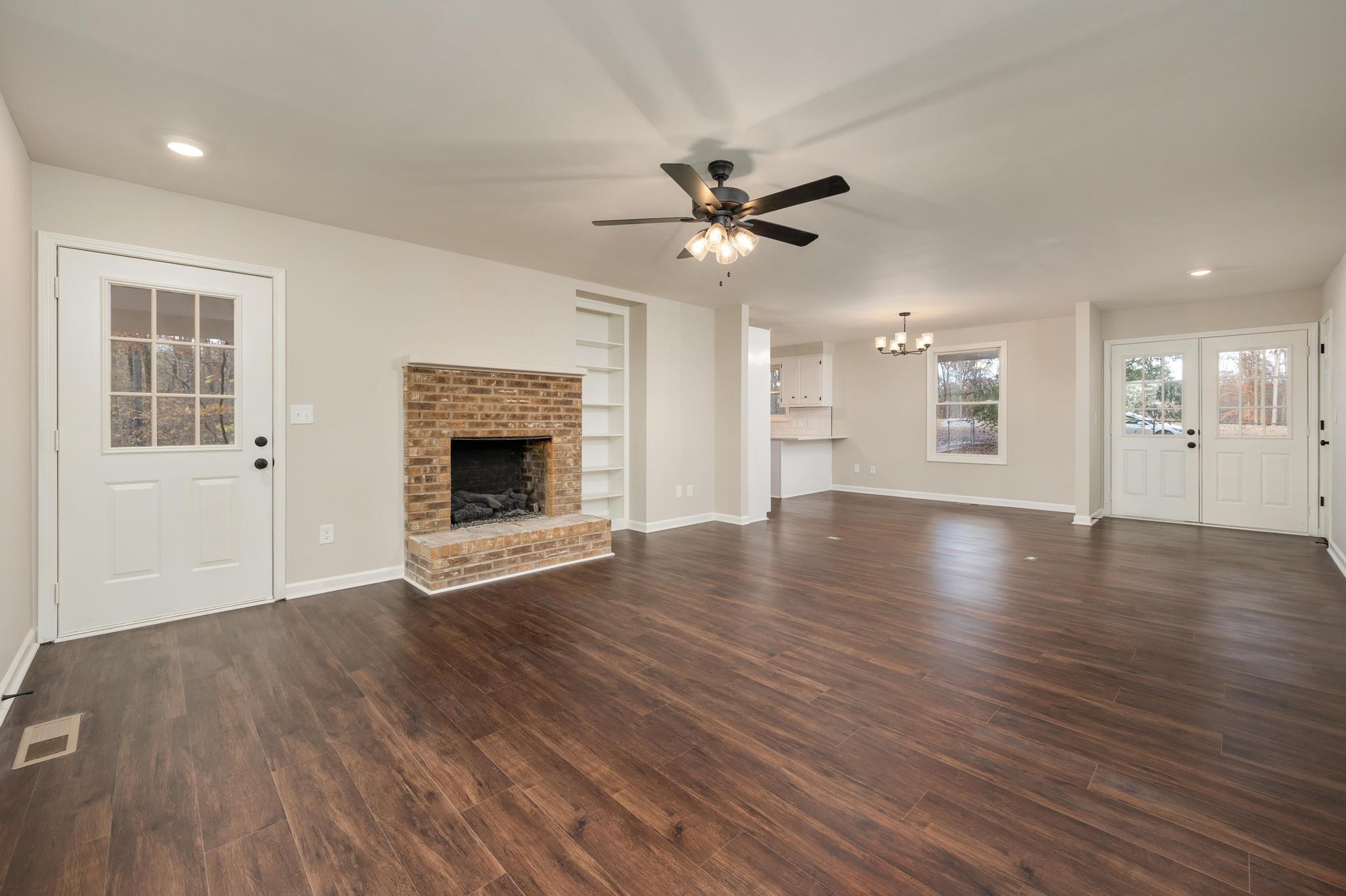 1232 Redwood Ln