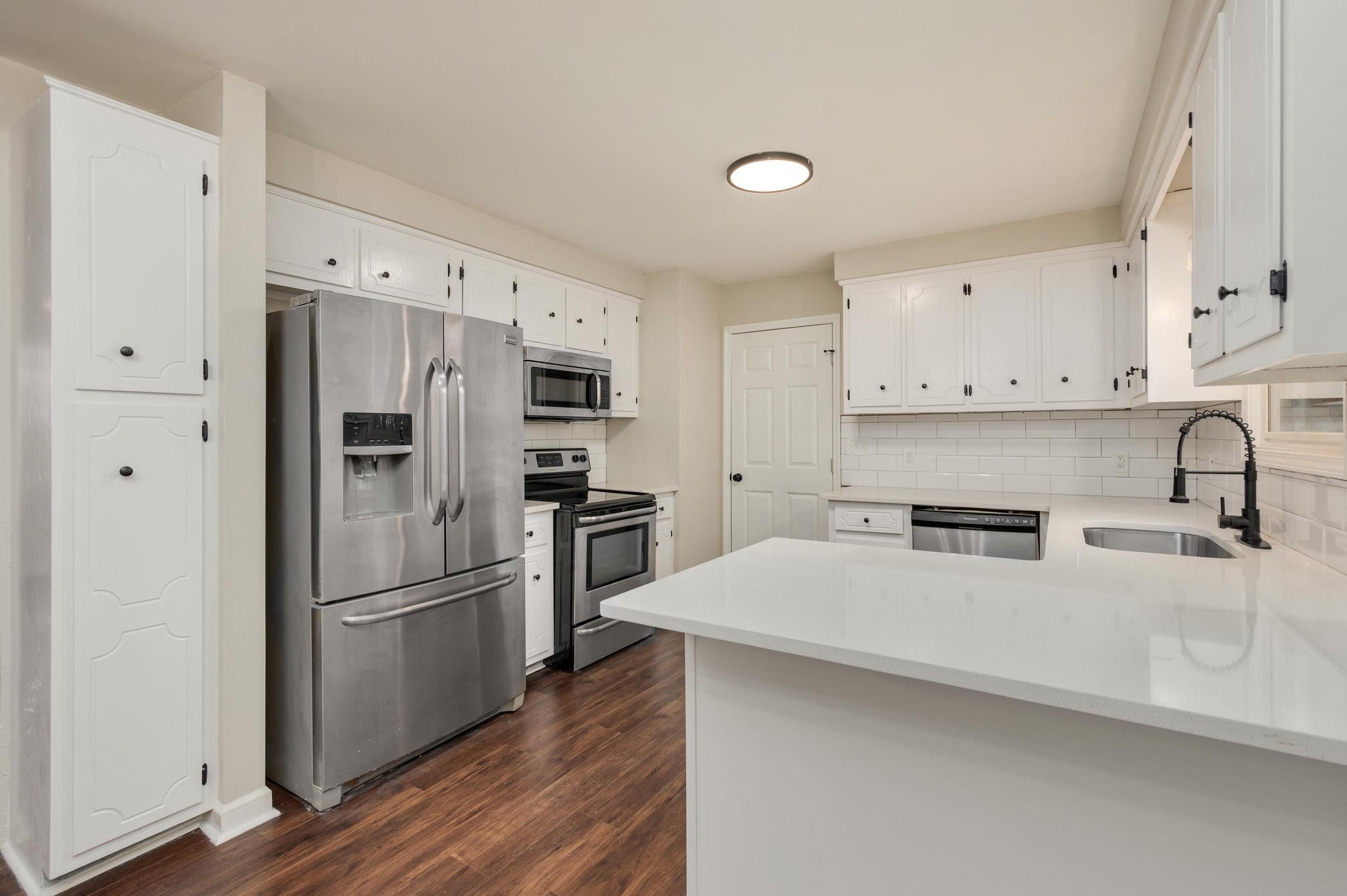 1232 Redwood Ln