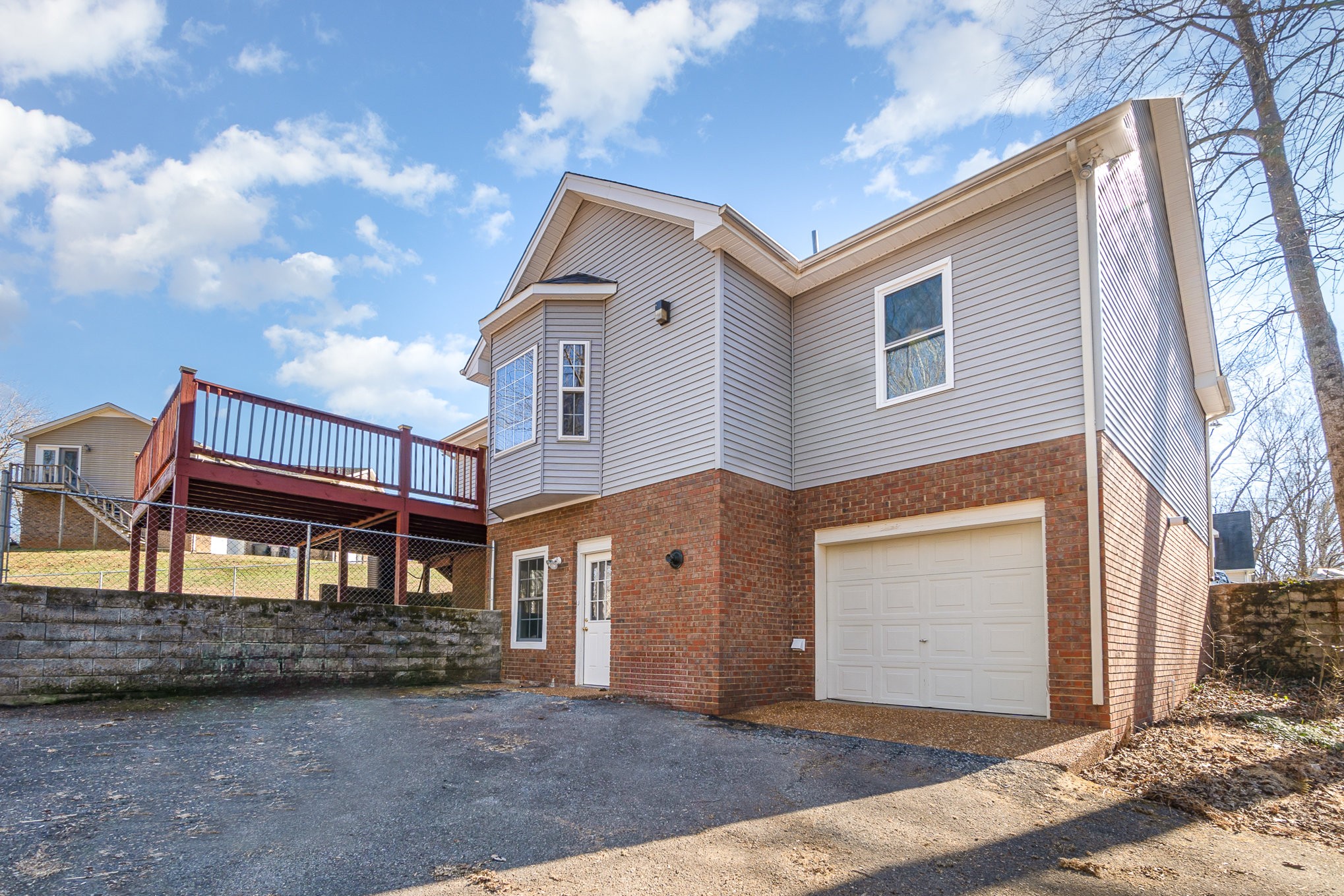 2207 Stonehenge Dr