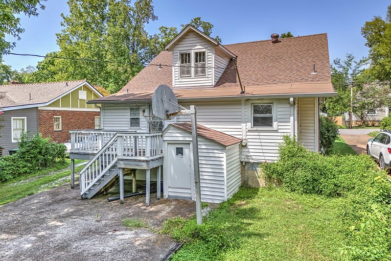 1432 Roberts Ave