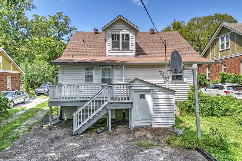 1432 Roberts Ave