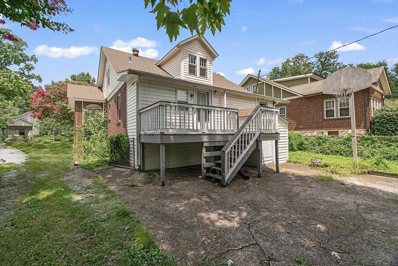 1432 Roberts Ave