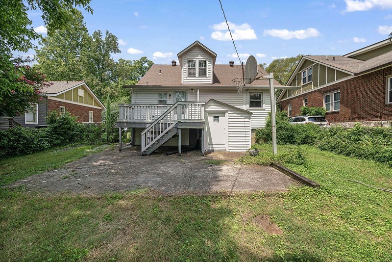 1432 Roberts Ave