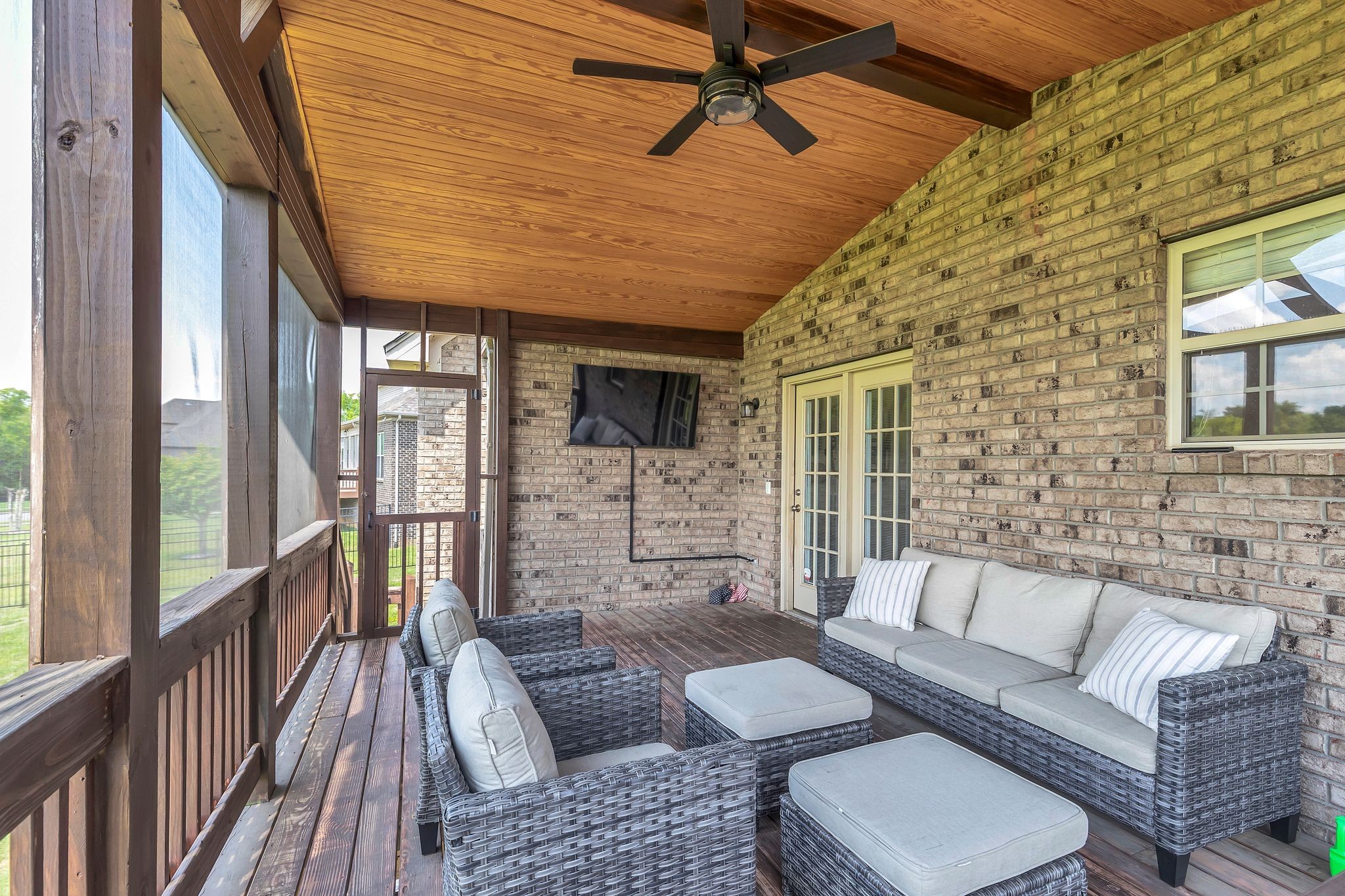 1086 Lillian Ln