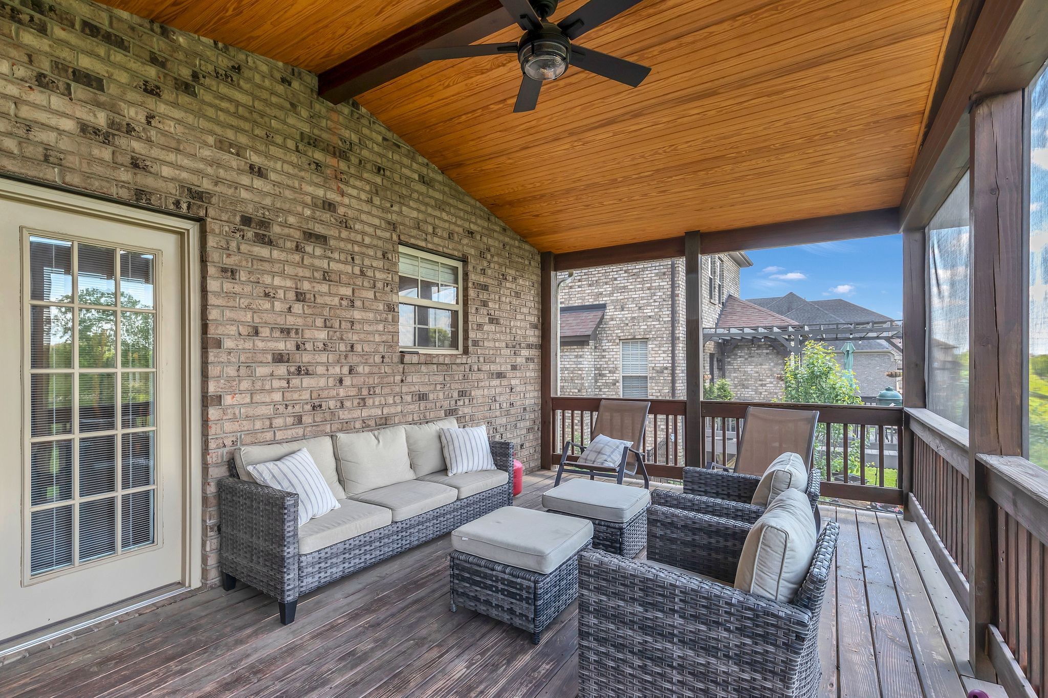 1086 Lillian Ln