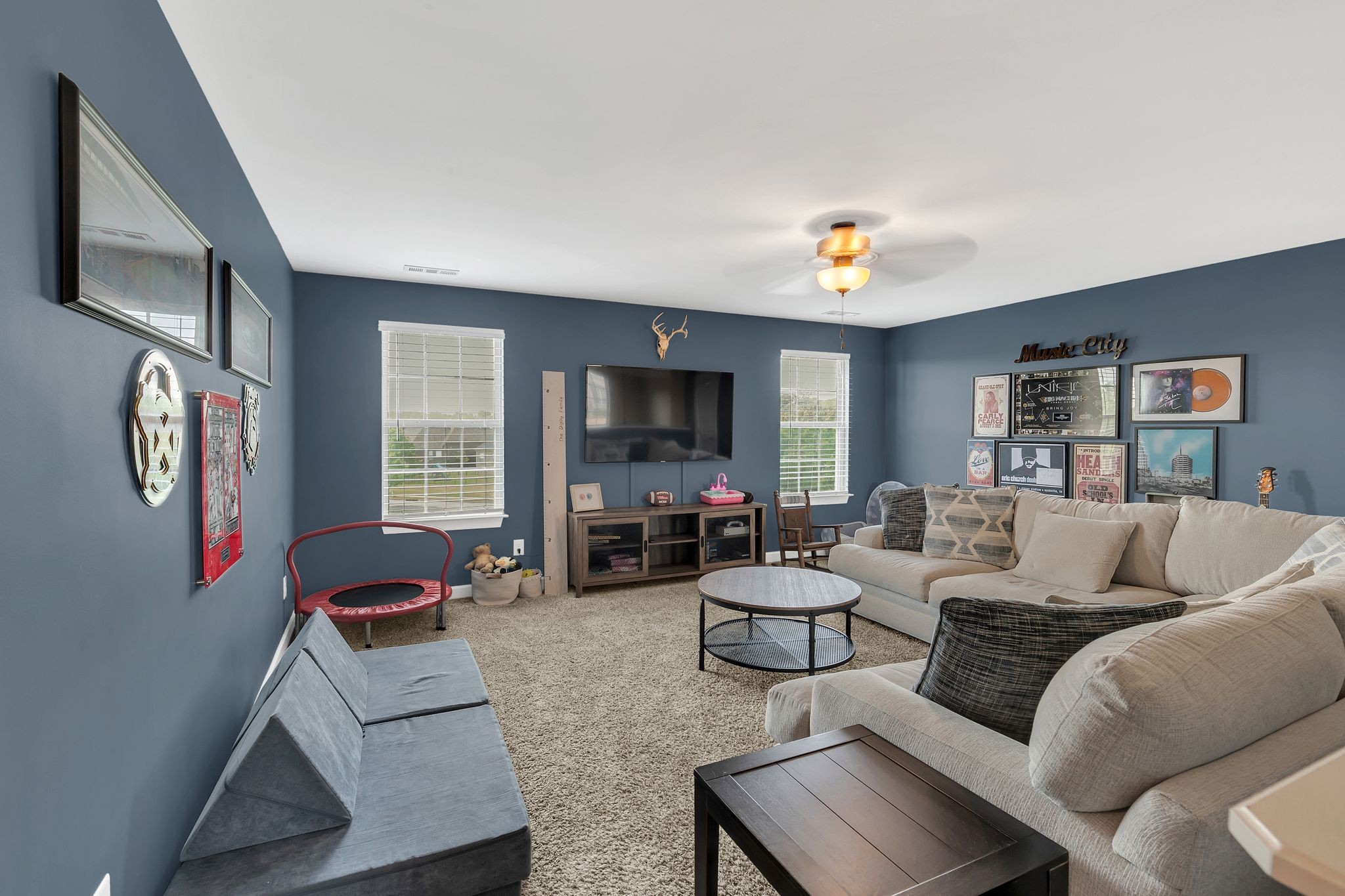 1086 Lillian Ln