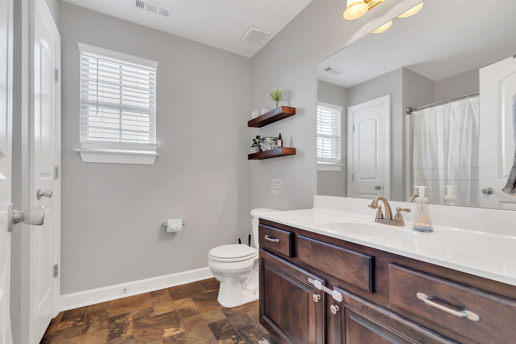 1086 Lillian Ln