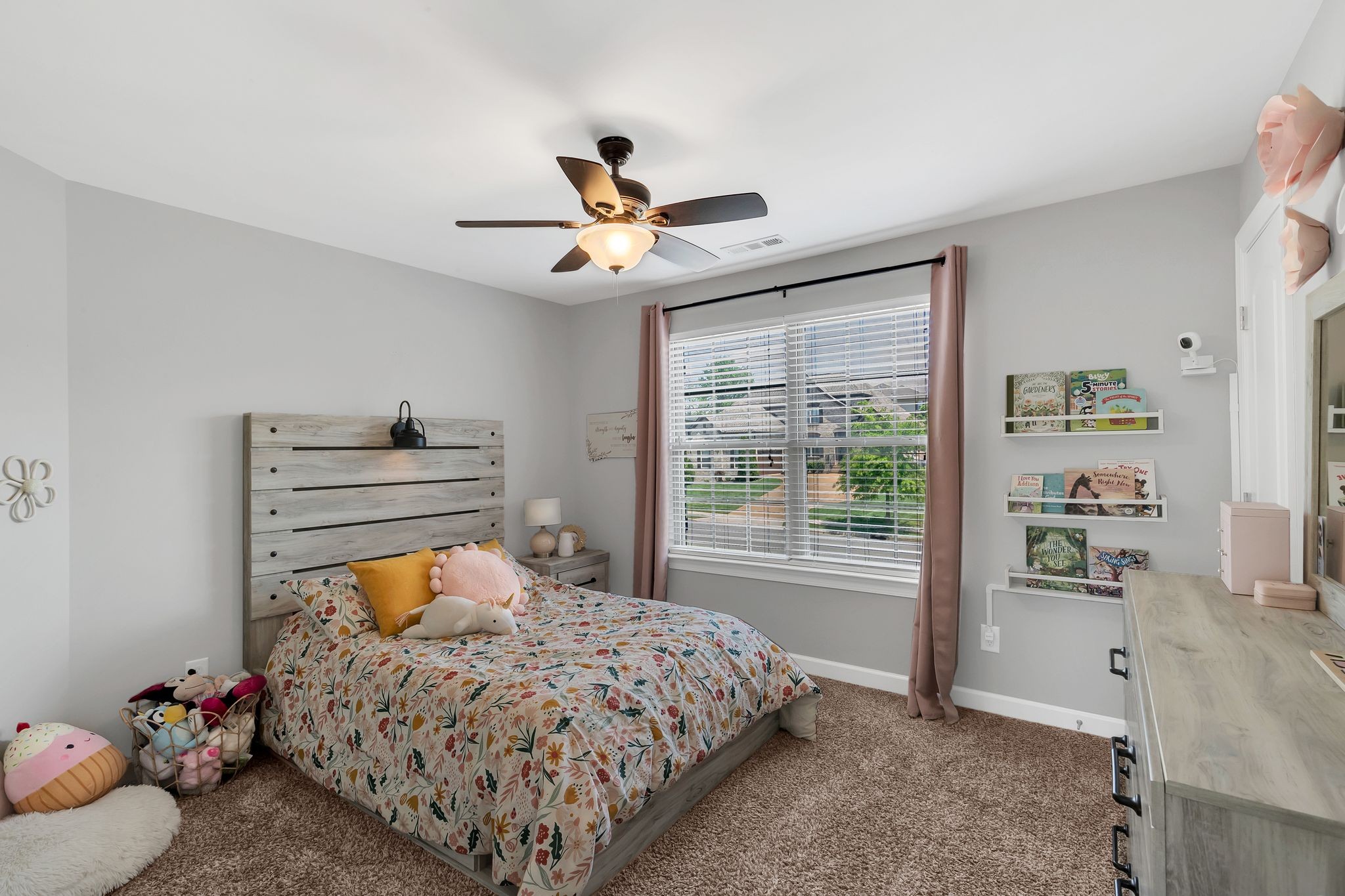 1086 Lillian Ln