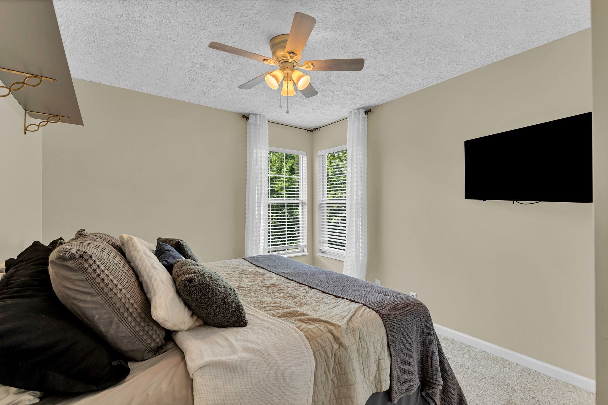 5609 Cedar Ash Xing