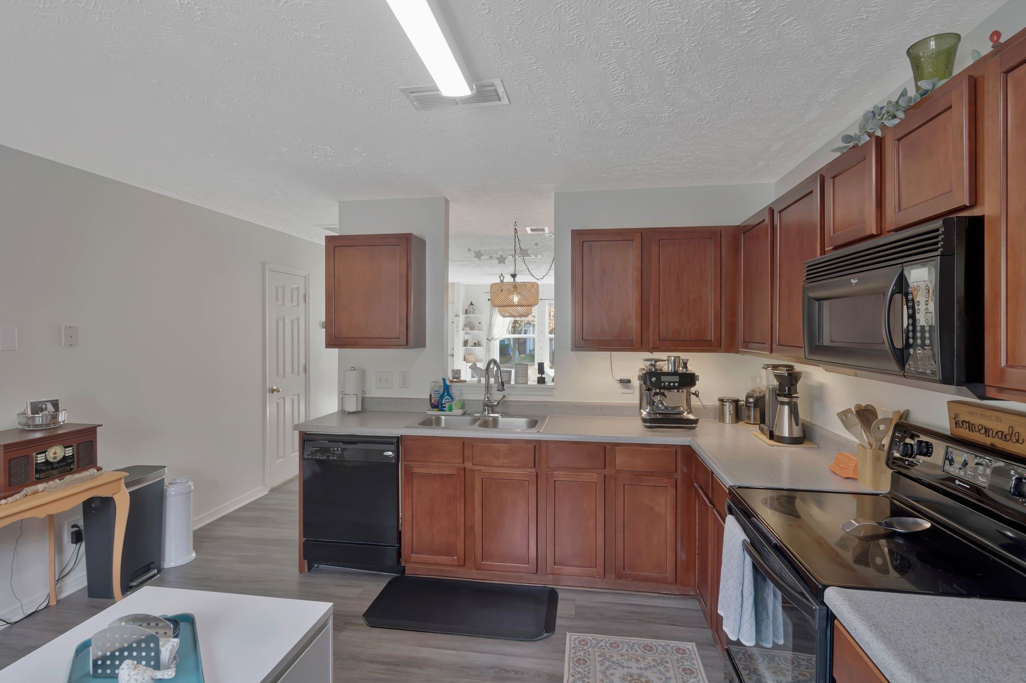 5829 Monroe Xing