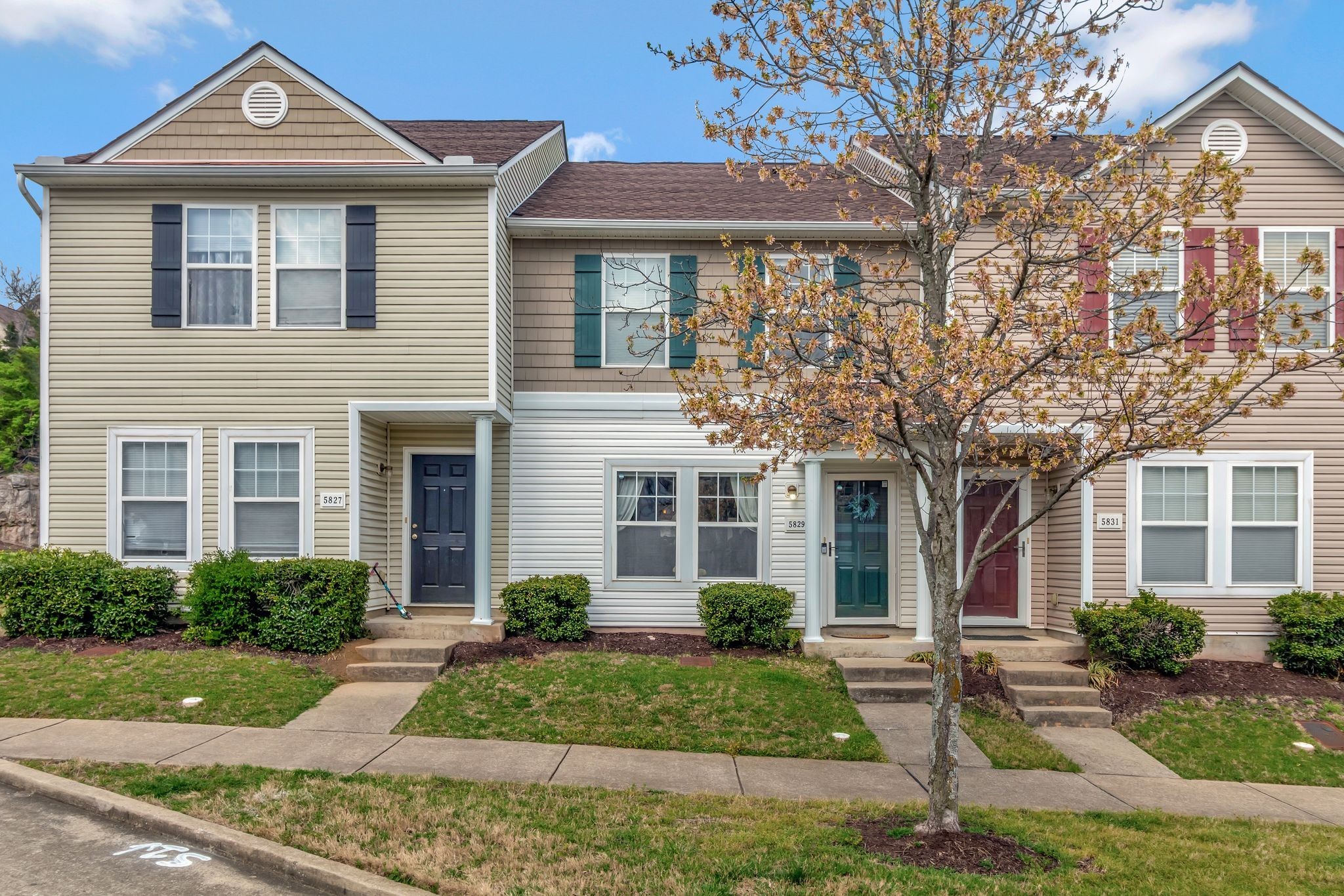 5829 Monroe Xing