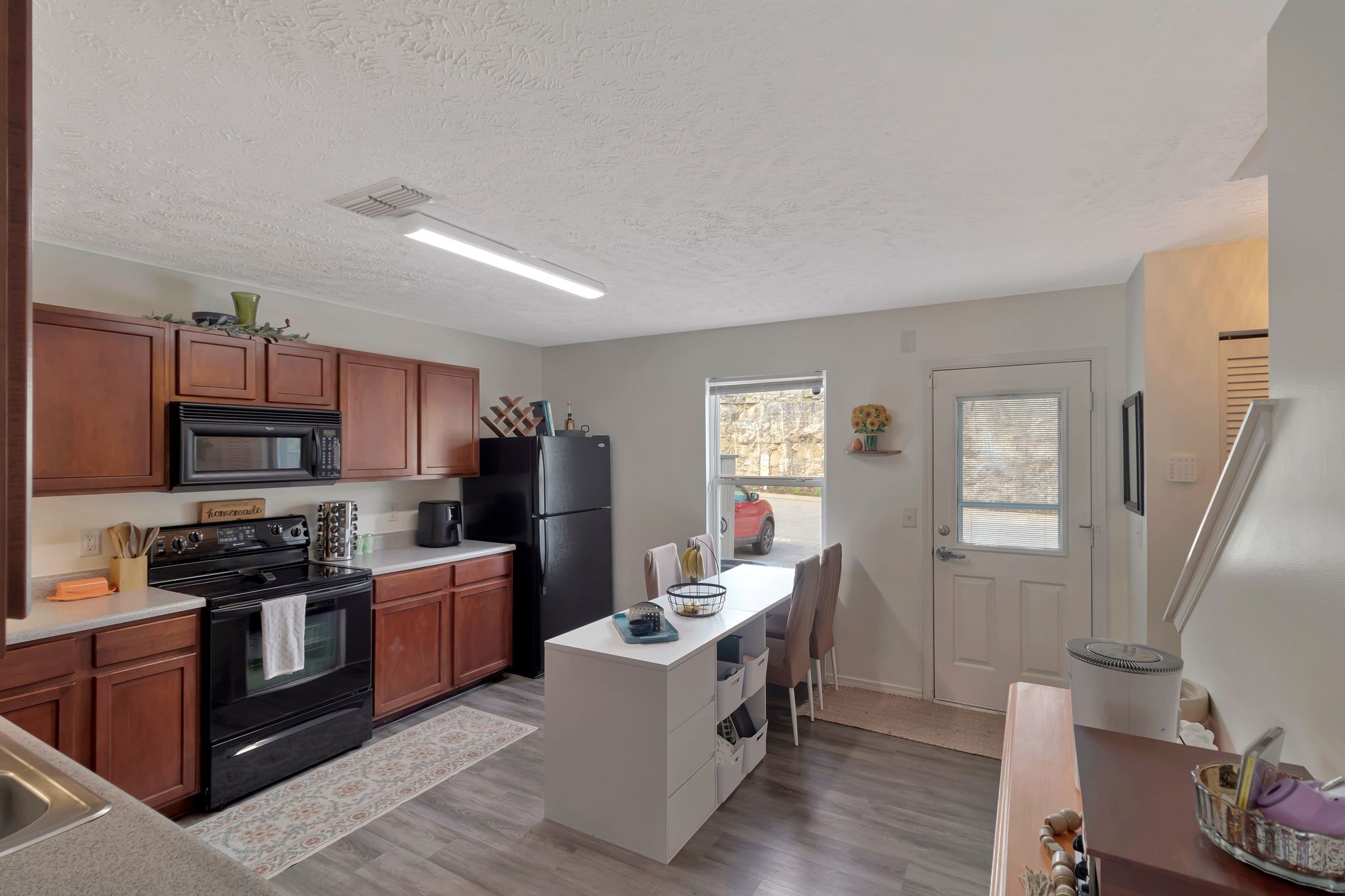 5829 Monroe Xing