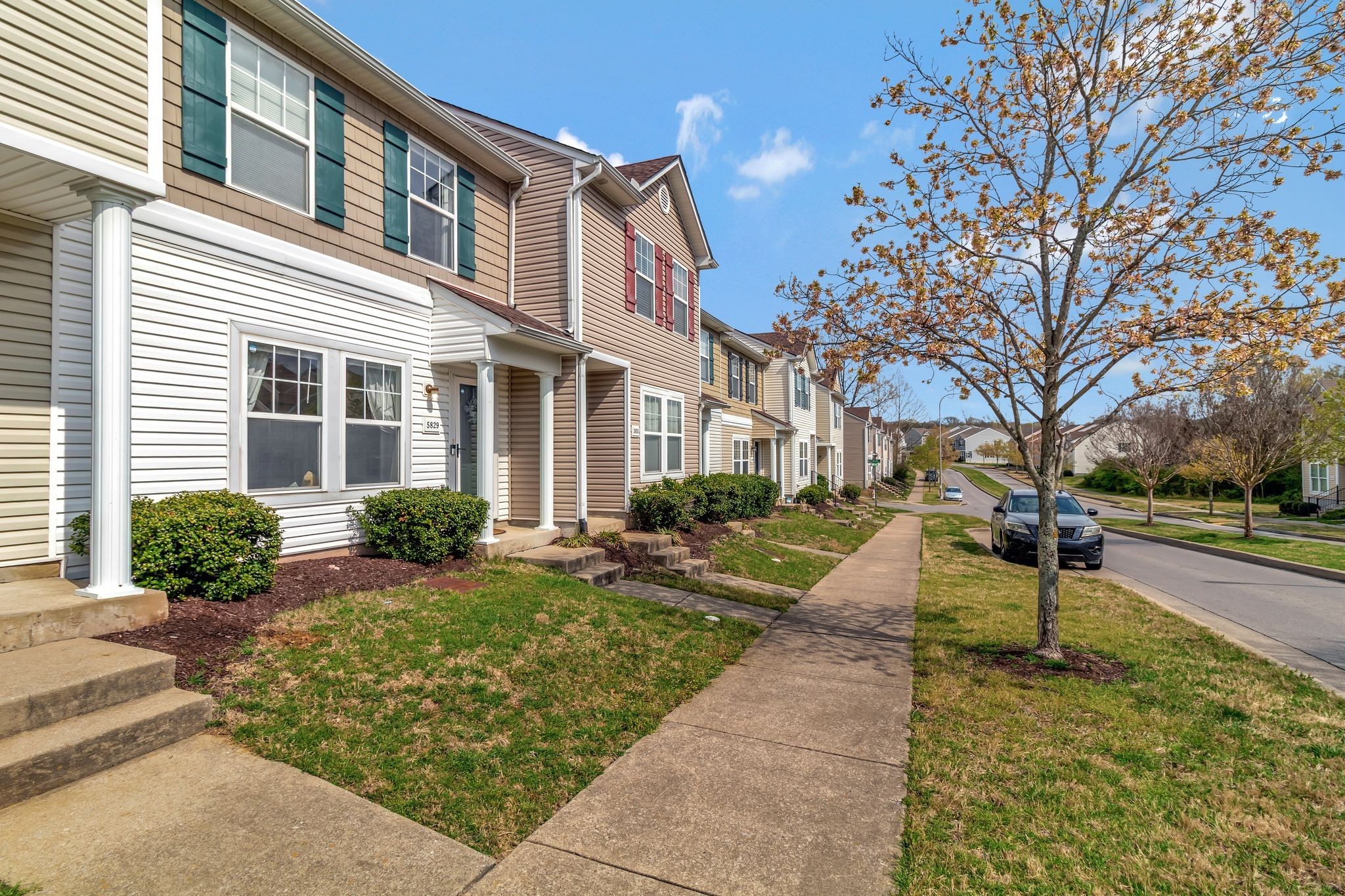 5829 Monroe Xing