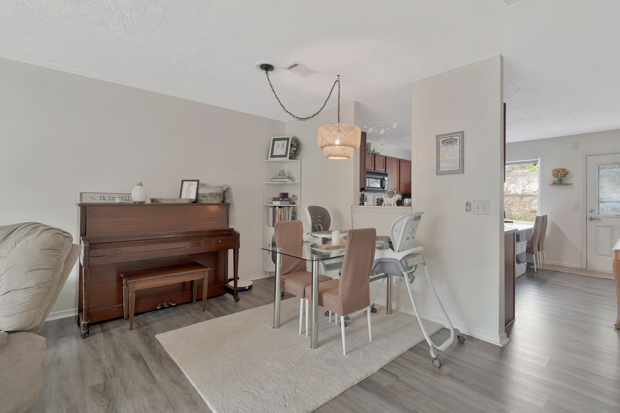 5829 Monroe Xing