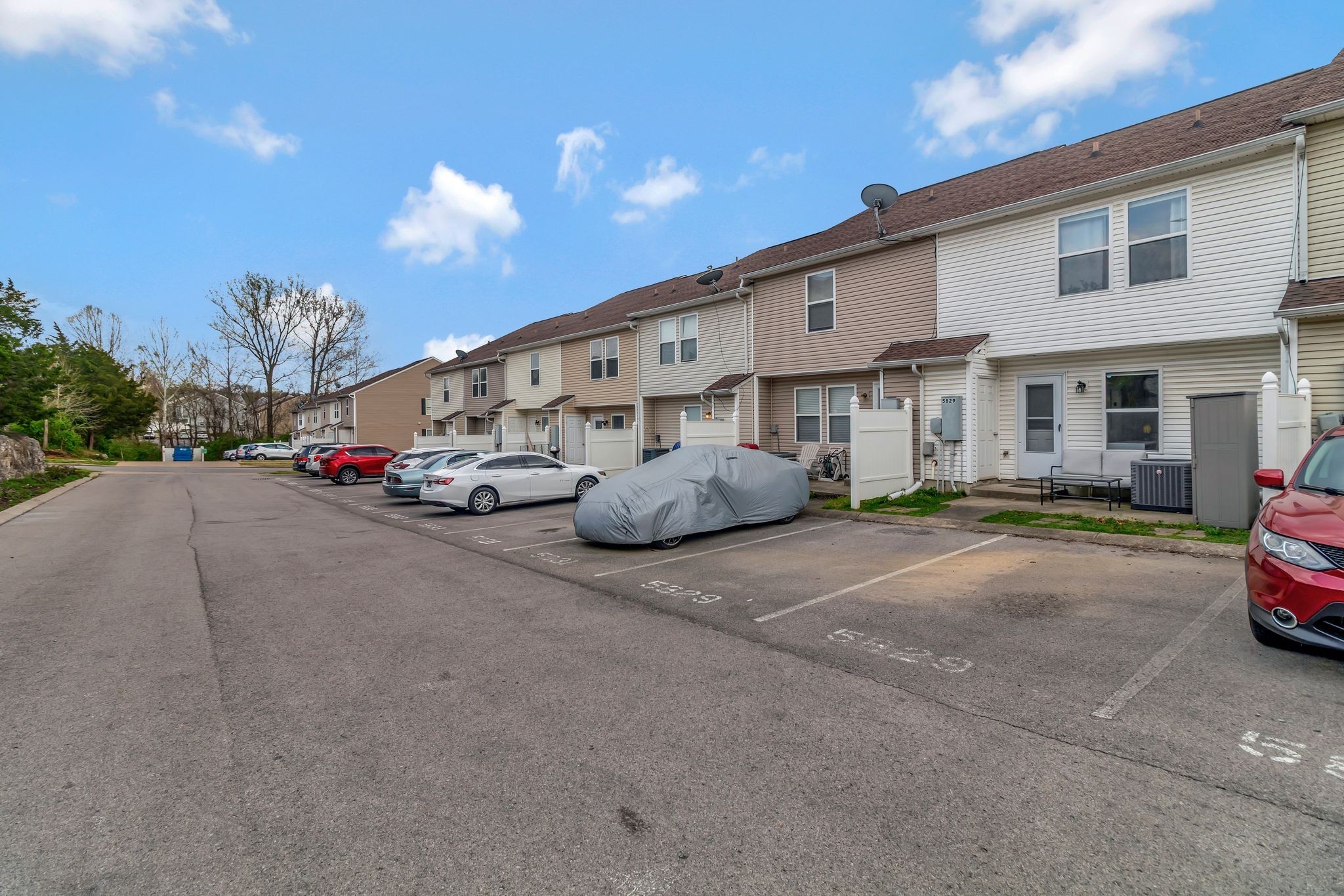 5829 Monroe Xing