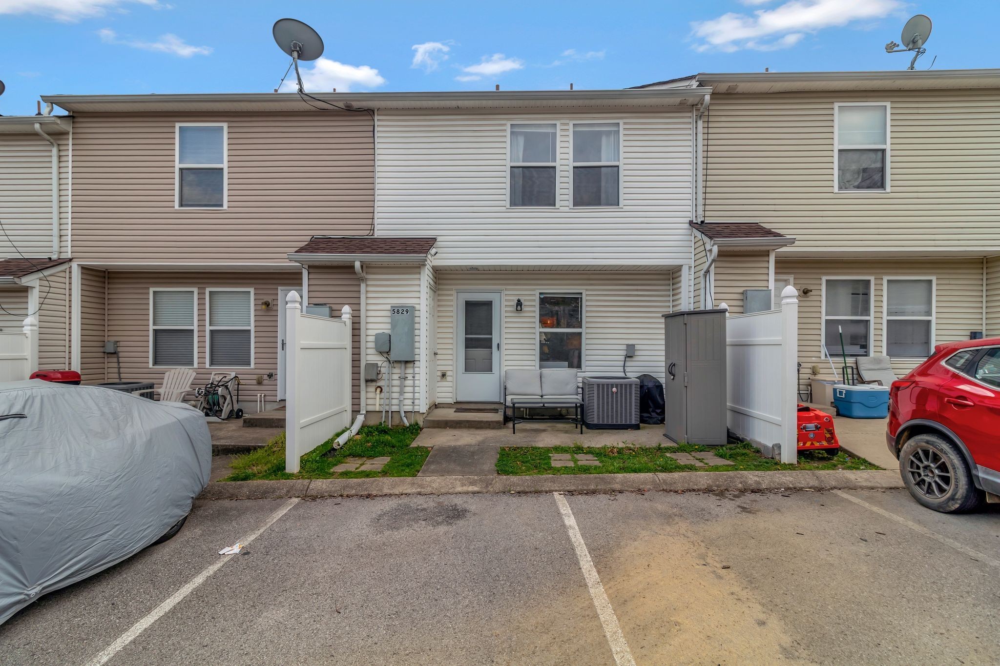 5829 Monroe Xing