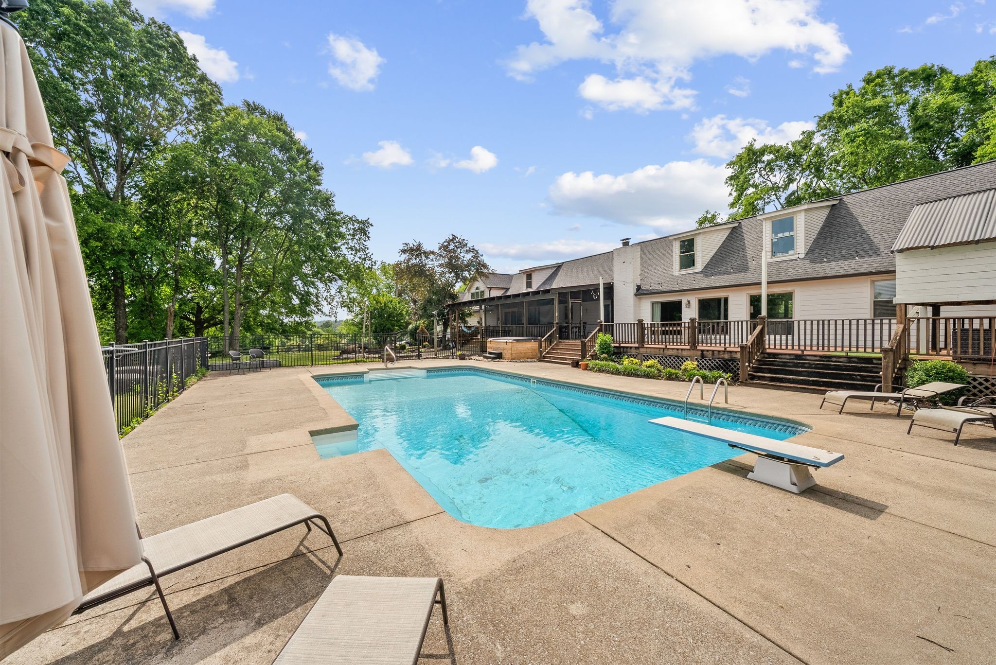 6476 Lickton Pike