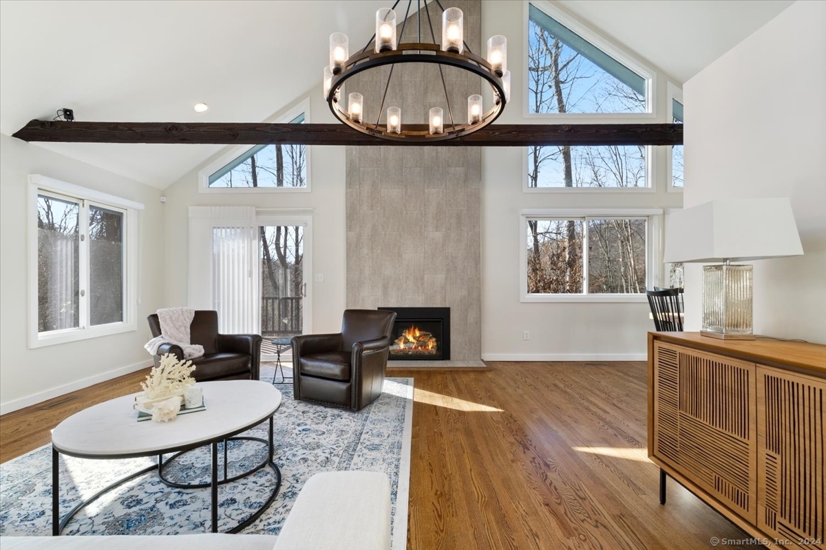 28 Coginchaug Court