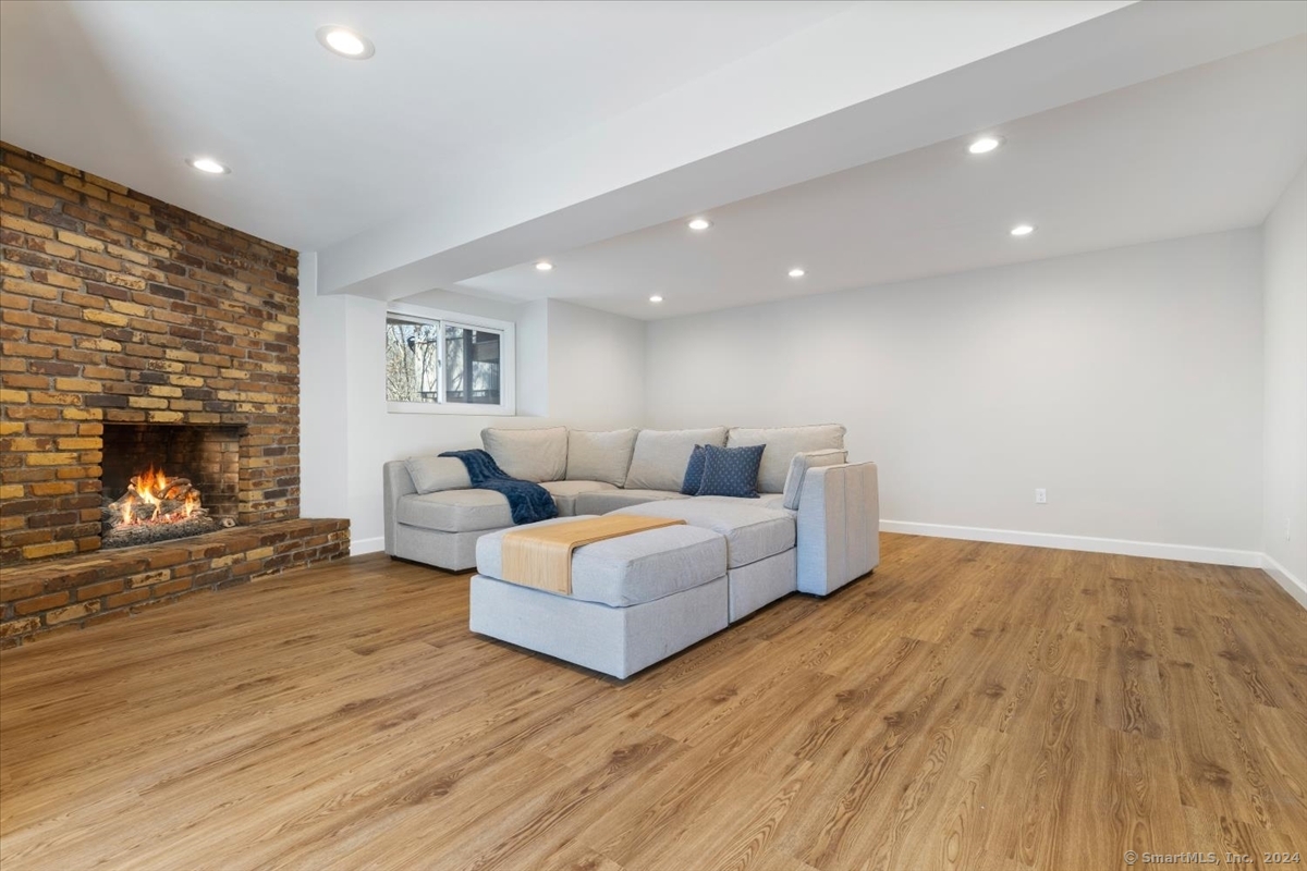 28 Coginchaug Court