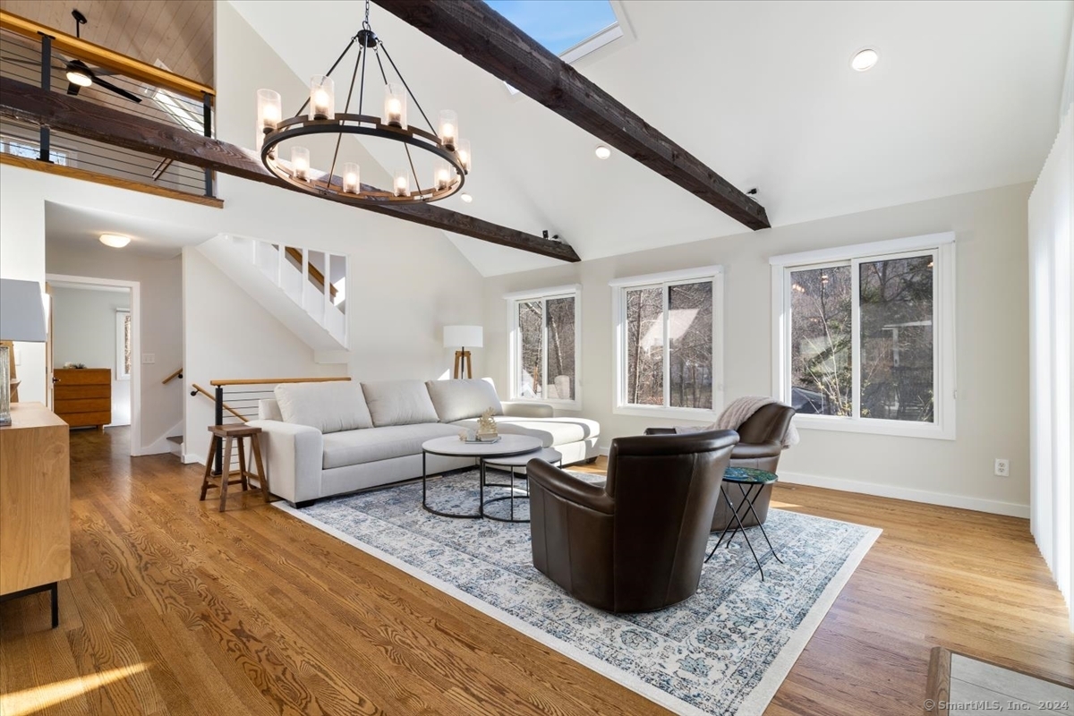 28 Coginchaug Court