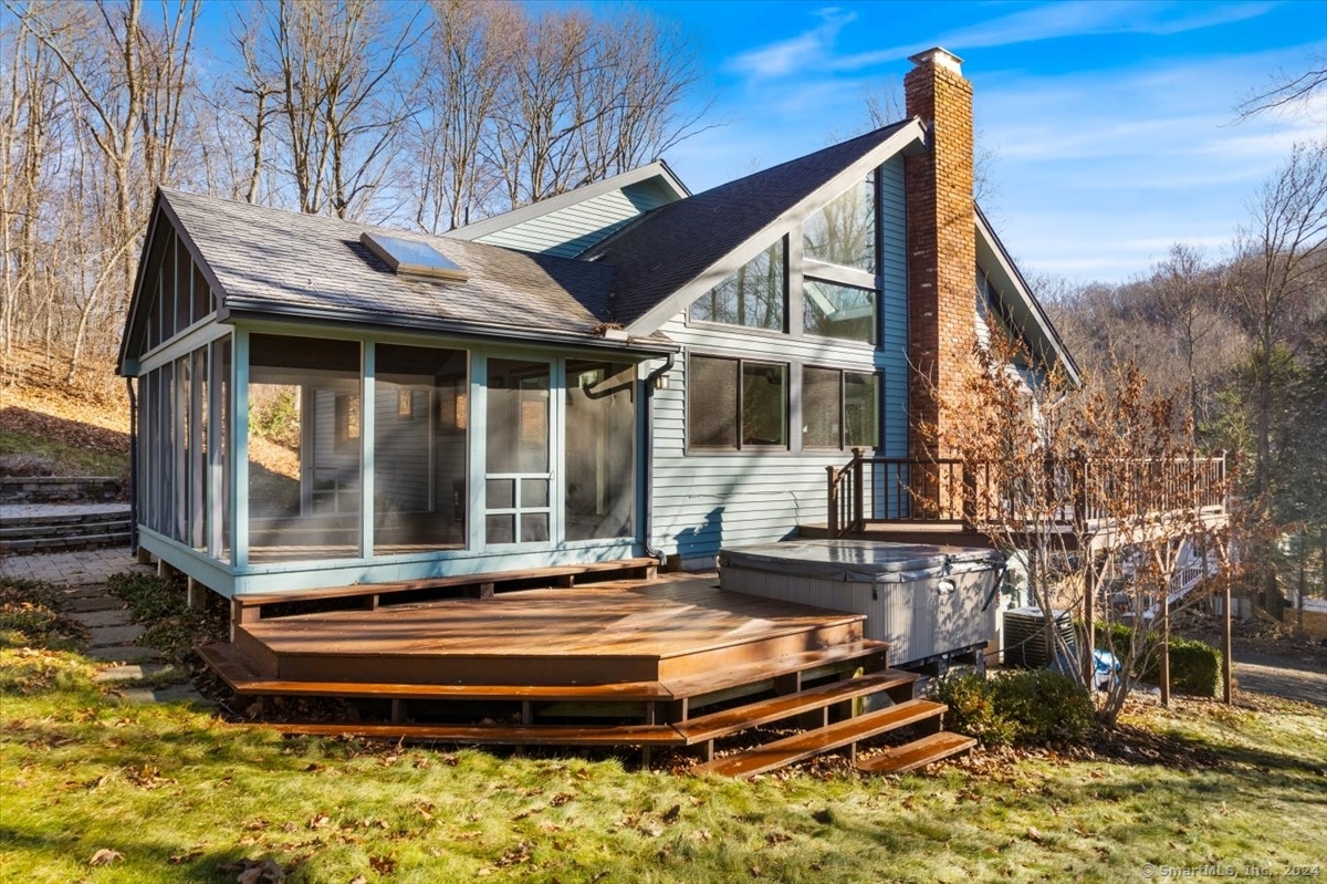 28 Coginchaug Court